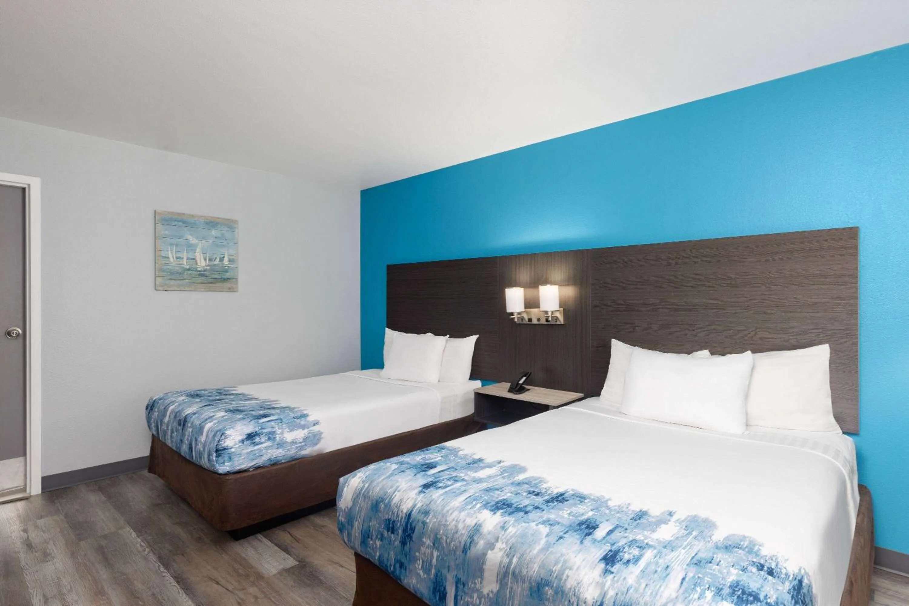 Photo of the whole room, Bed in Baymont by Wyndham Branson Thousand Hills