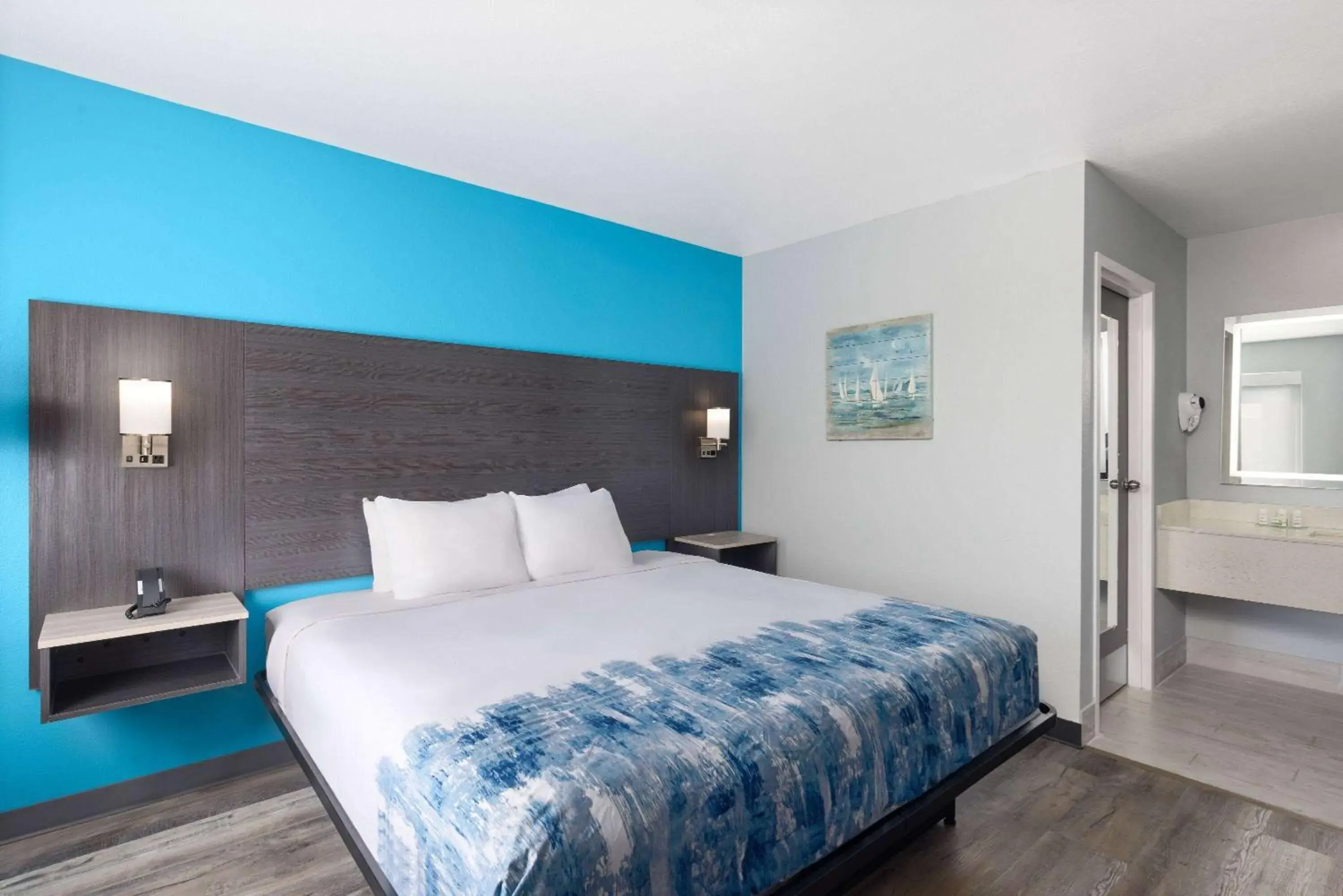 Photo of the whole room, Bed in Baymont by Wyndham Branson Thousand Hills Photo of the whole room, Bed in Baymont by Wyndham Branson Thousand Hills