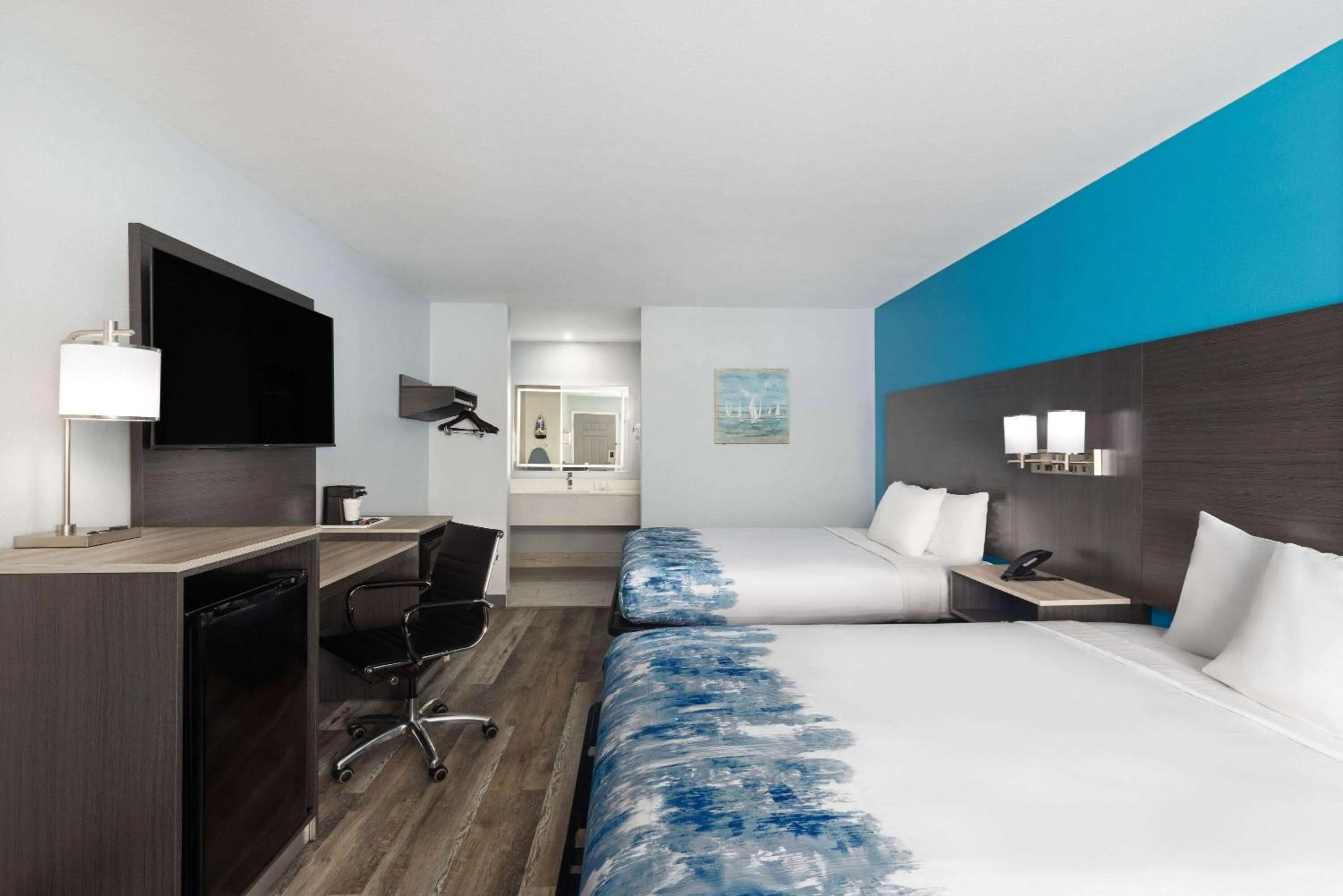 Photo of the whole room, Bed in Baymont by Wyndham Branson Thousand Hills