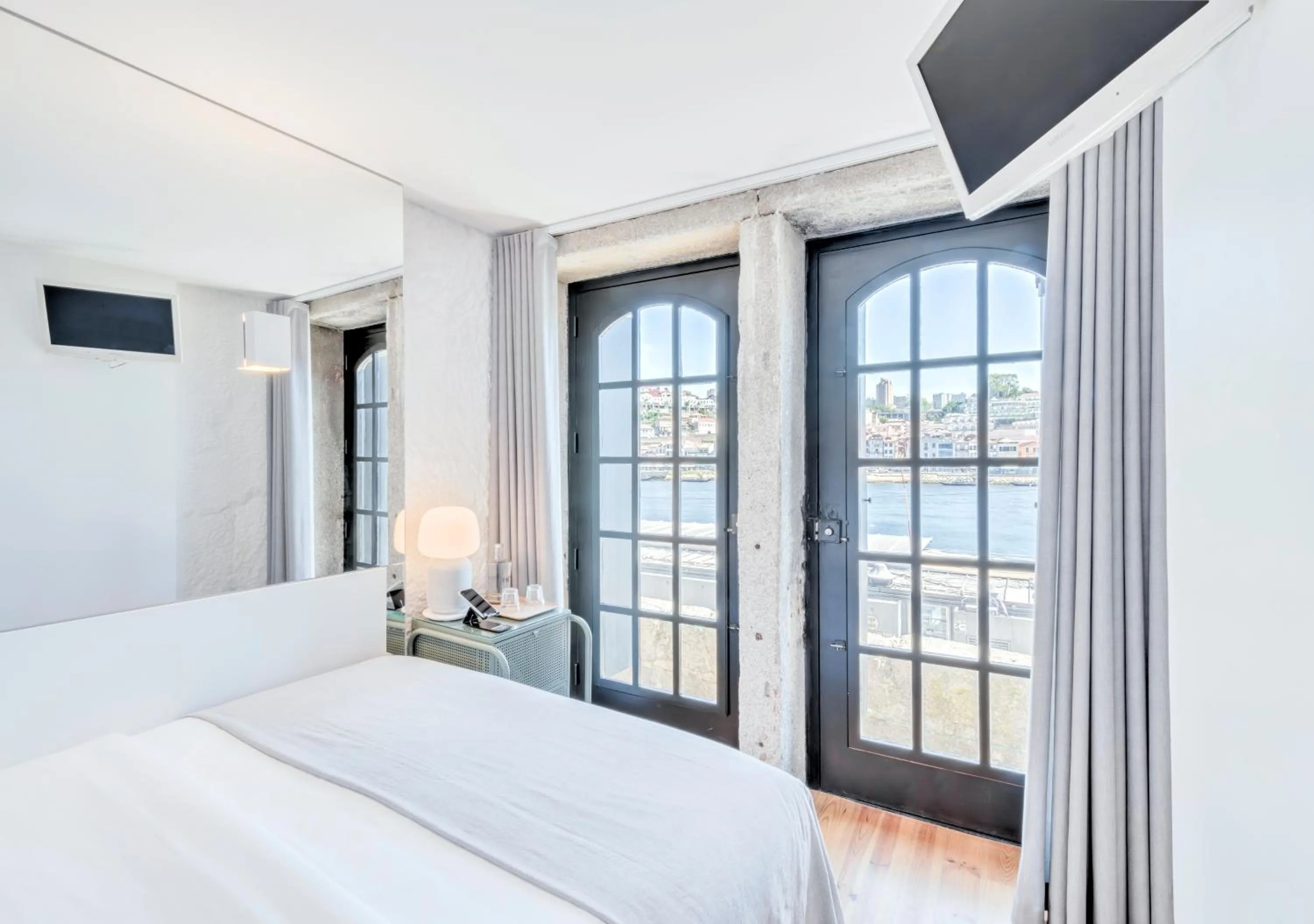 Bed in Oporto Street Fonte Taurina - Riverfront Suites