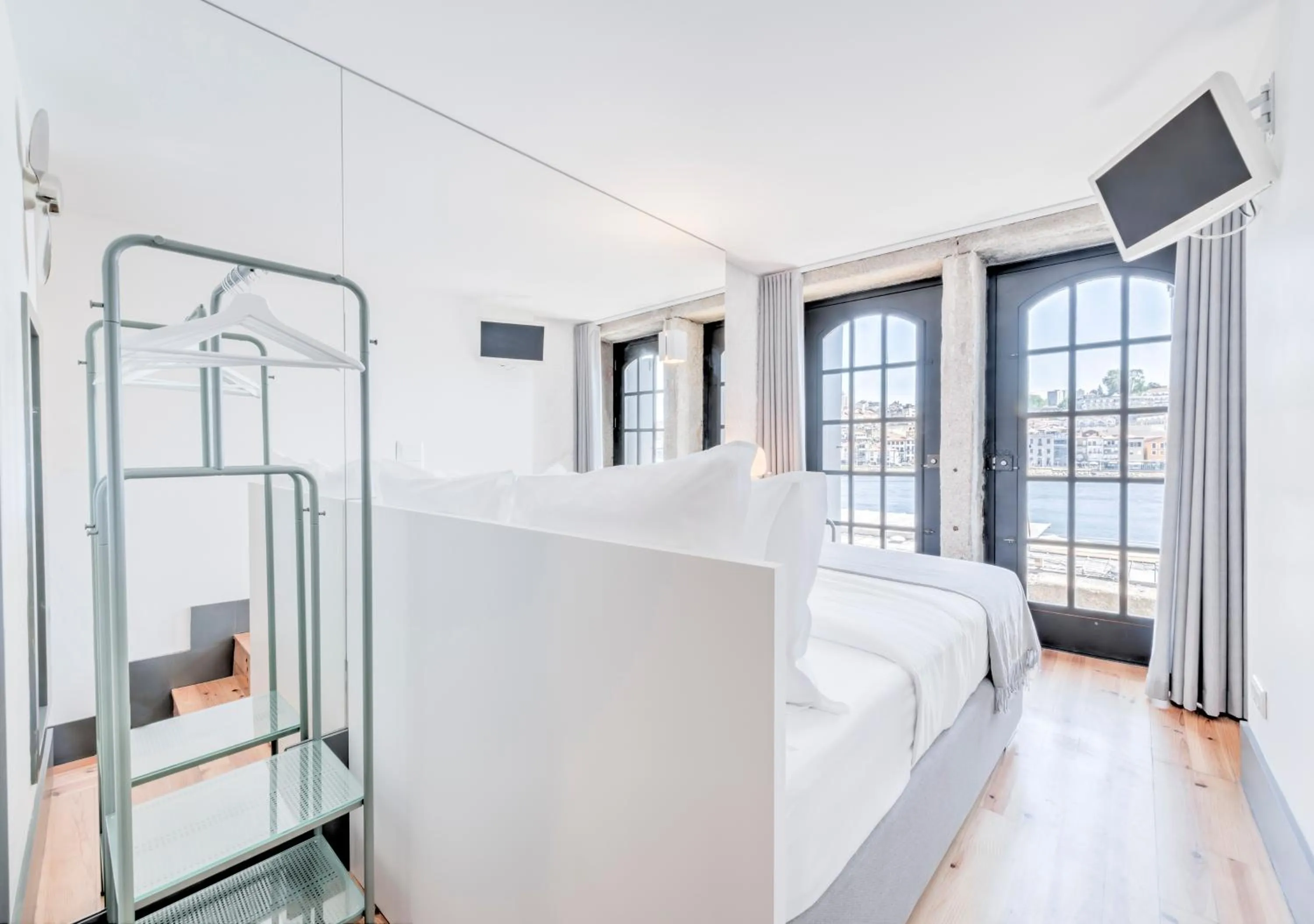 Bedroom, Bed in Oporto Street Fonte Taurina - Riverfront Suites