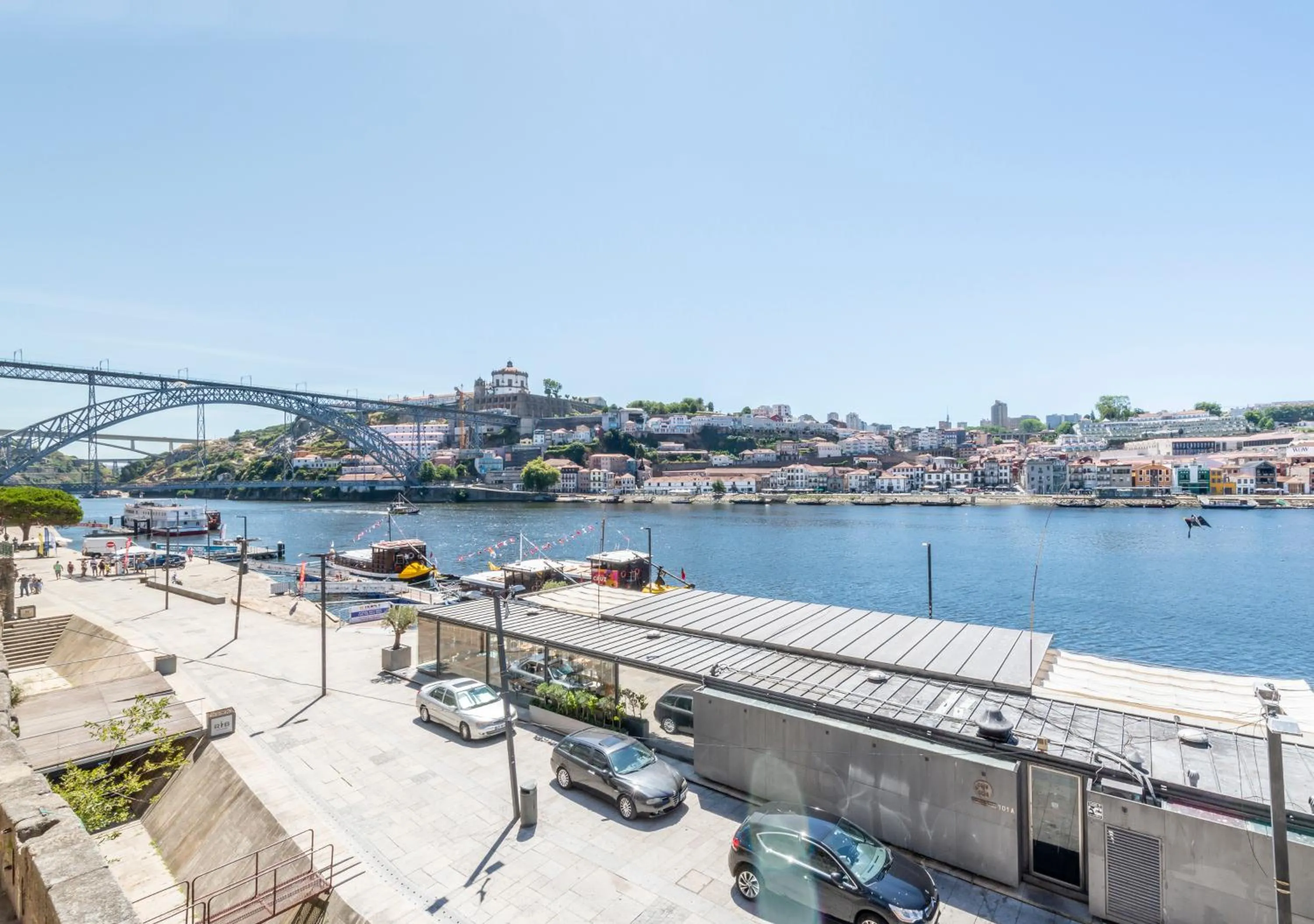 River view in Oporto Street Fonte Taurina - Riverfront Suites