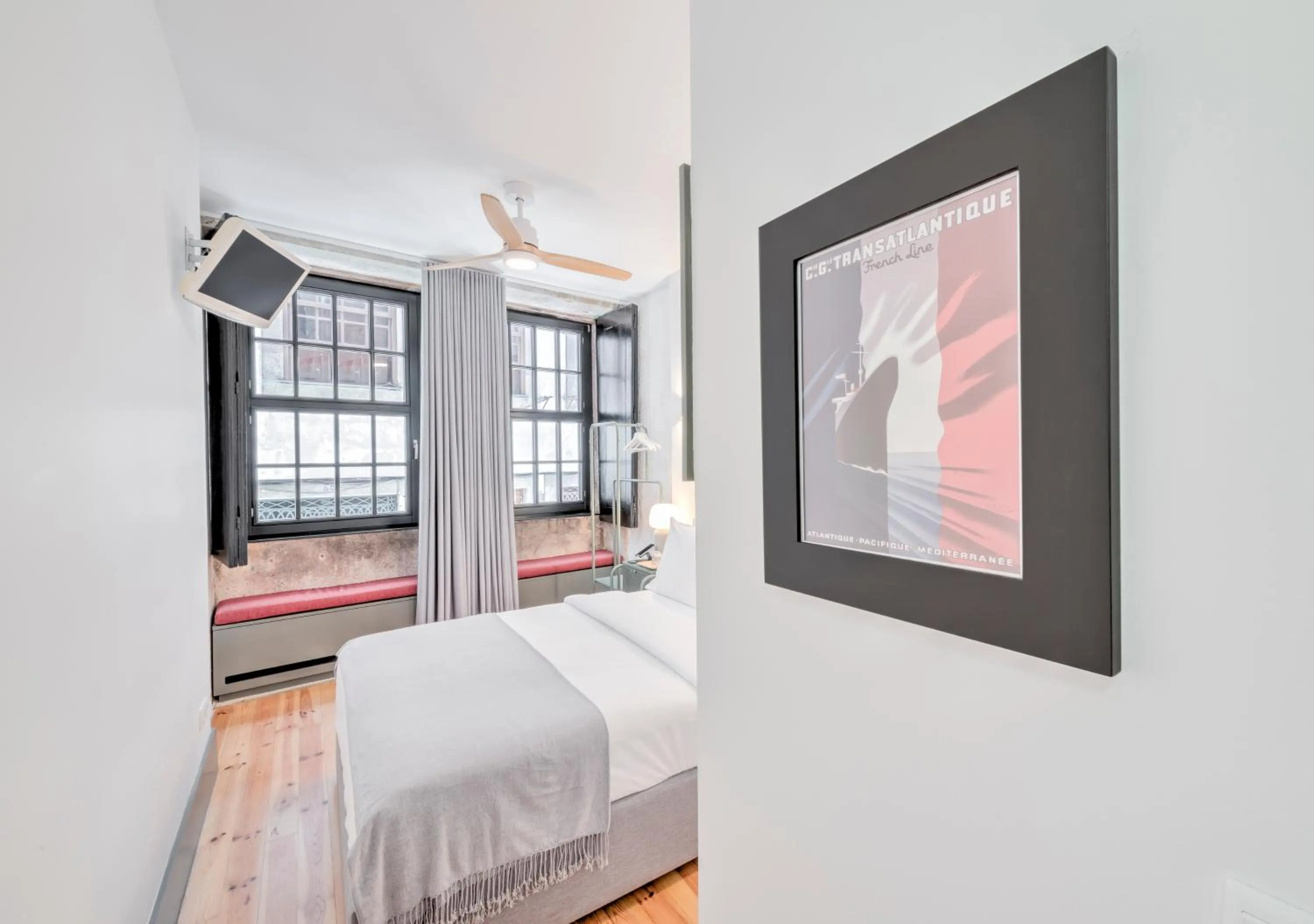 Bedroom, Bed in Oporto Street Fonte Taurina - Riverfront Suites