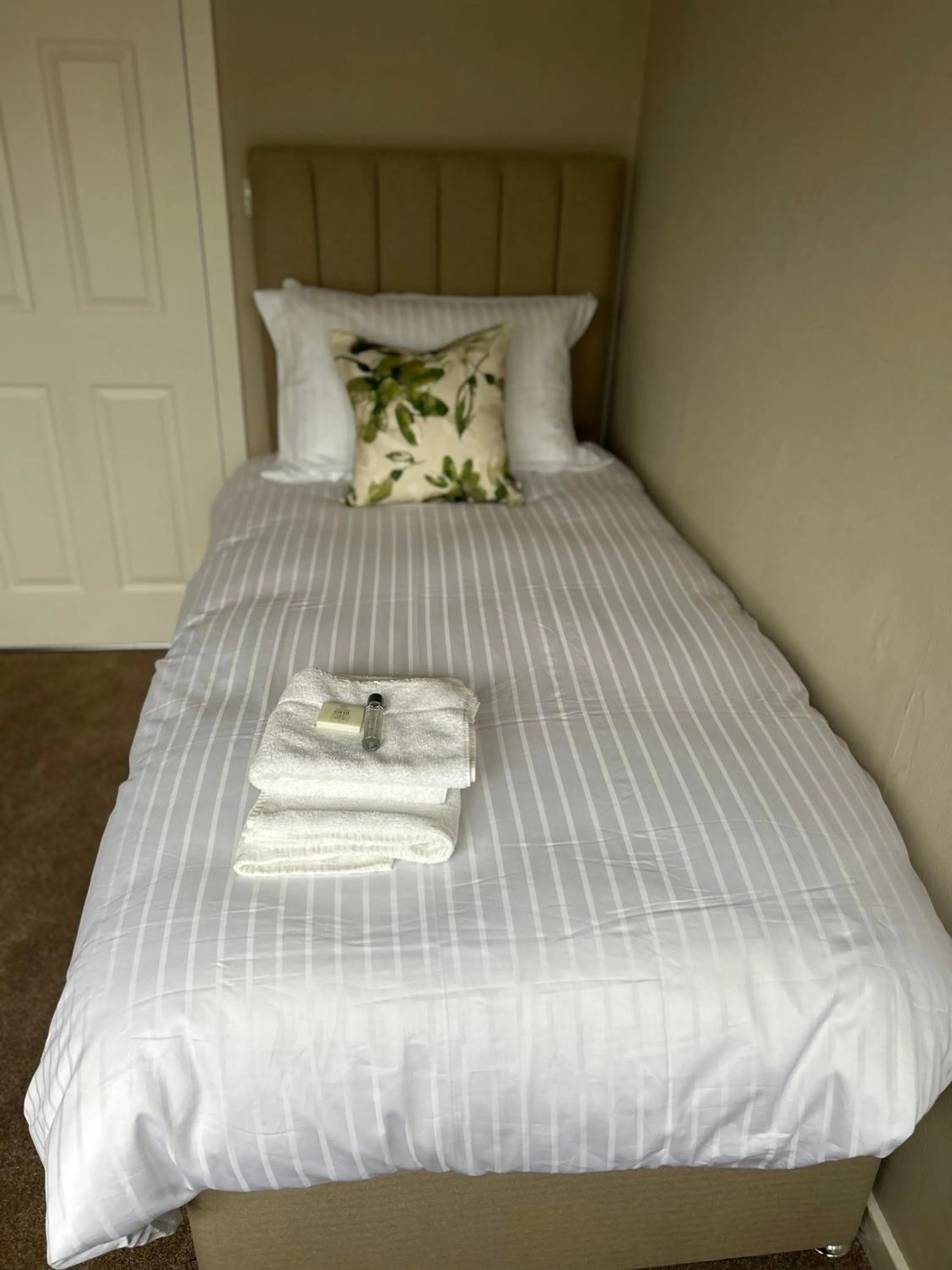 Bed in Crookston Hotel