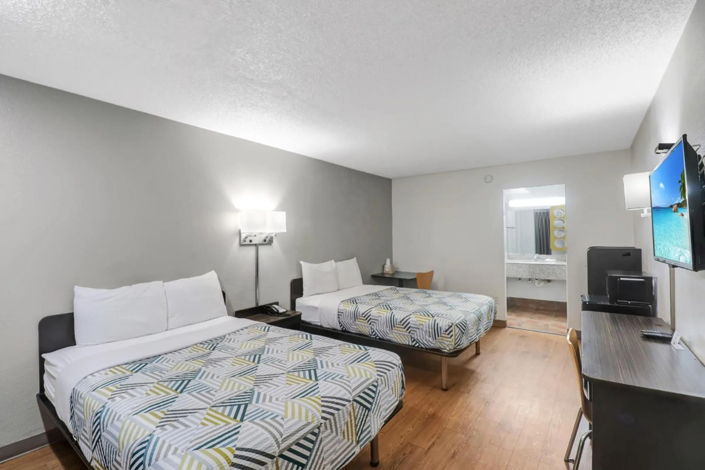 Bed in Motel 6-Bryan, TX - University Area