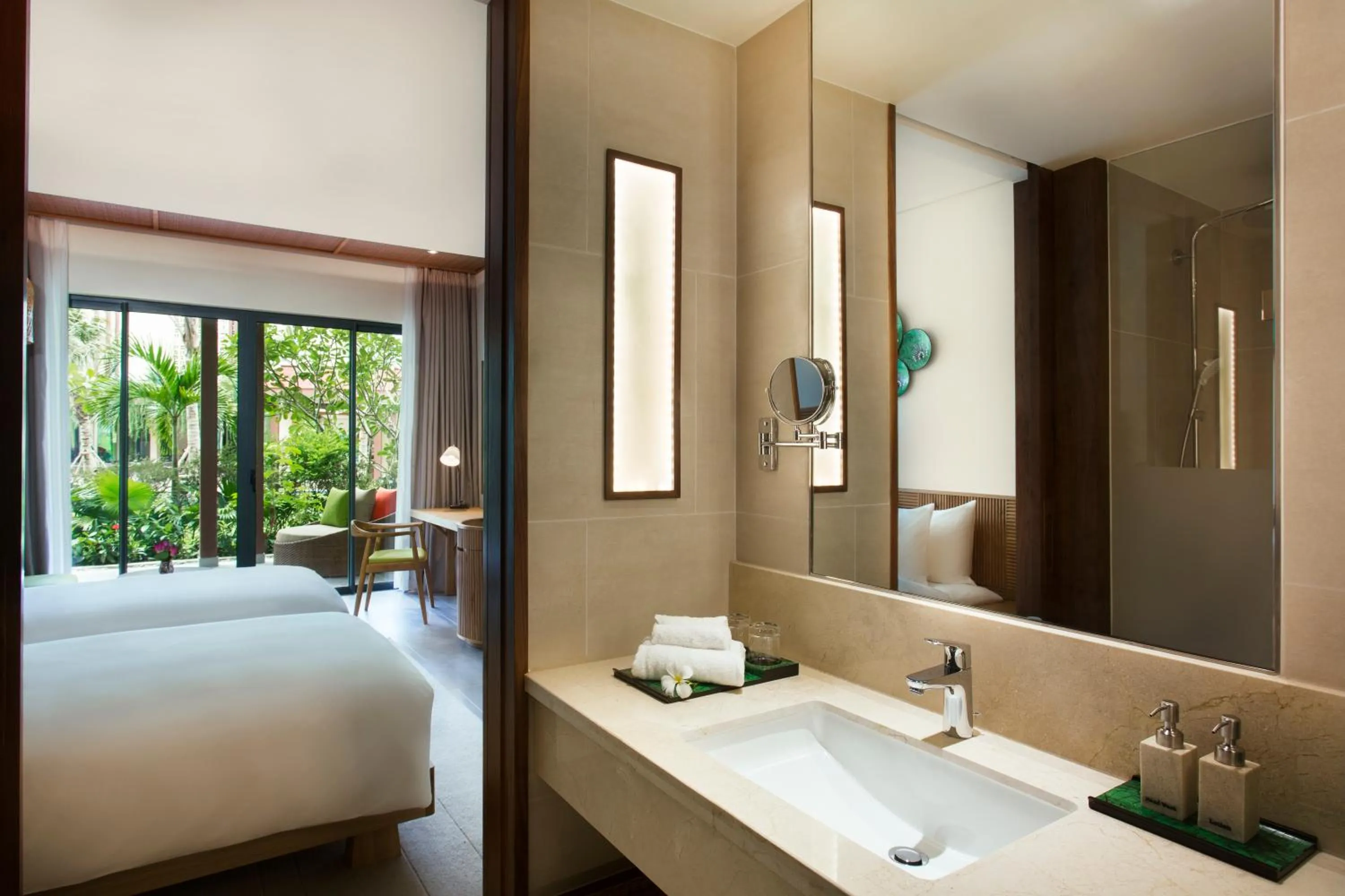 Bathroom, Bed in Dusit Princess Moonrise Beach Resort