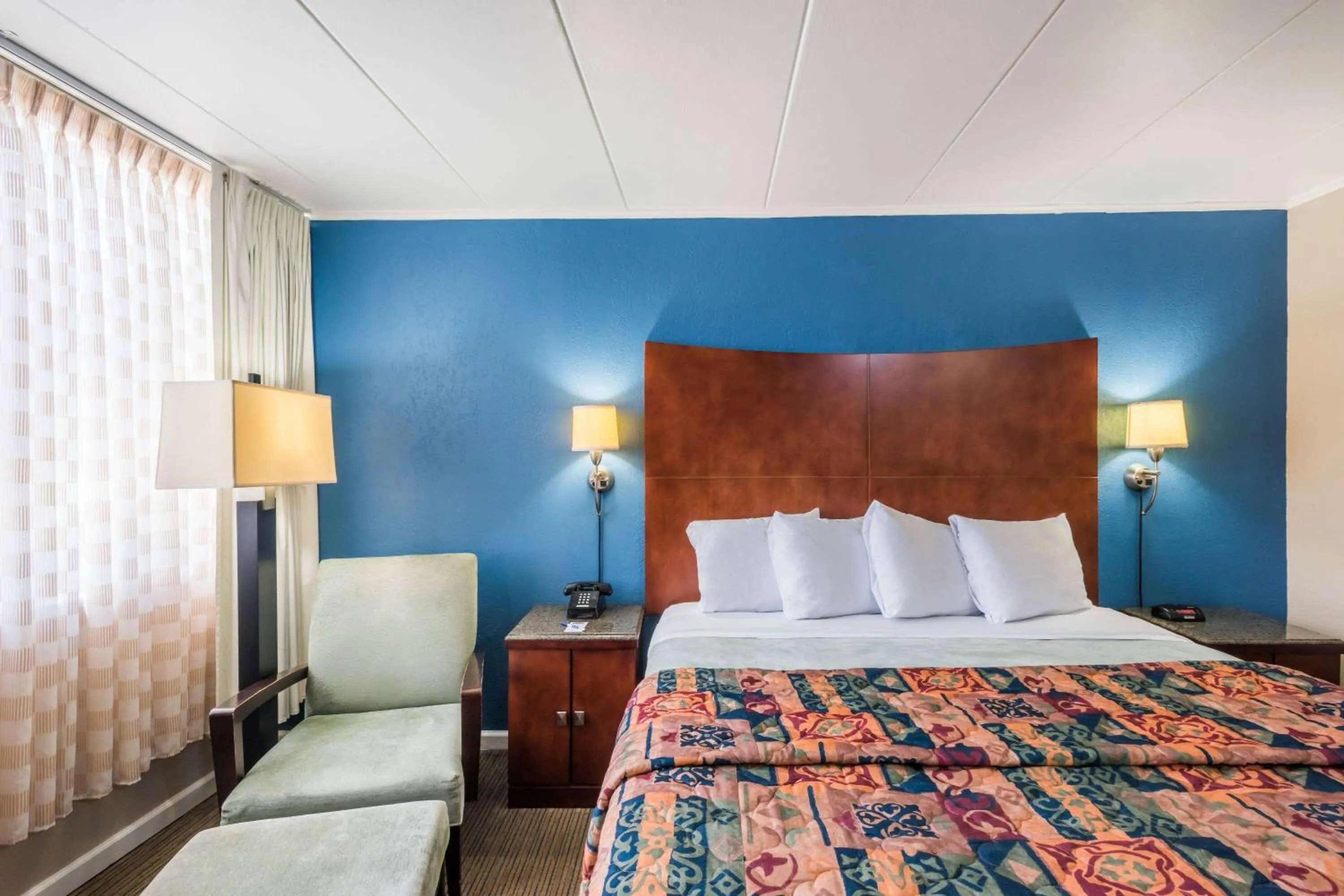 Photo of the whole room, Bed in Travelodge by Wyndham Aberdeen