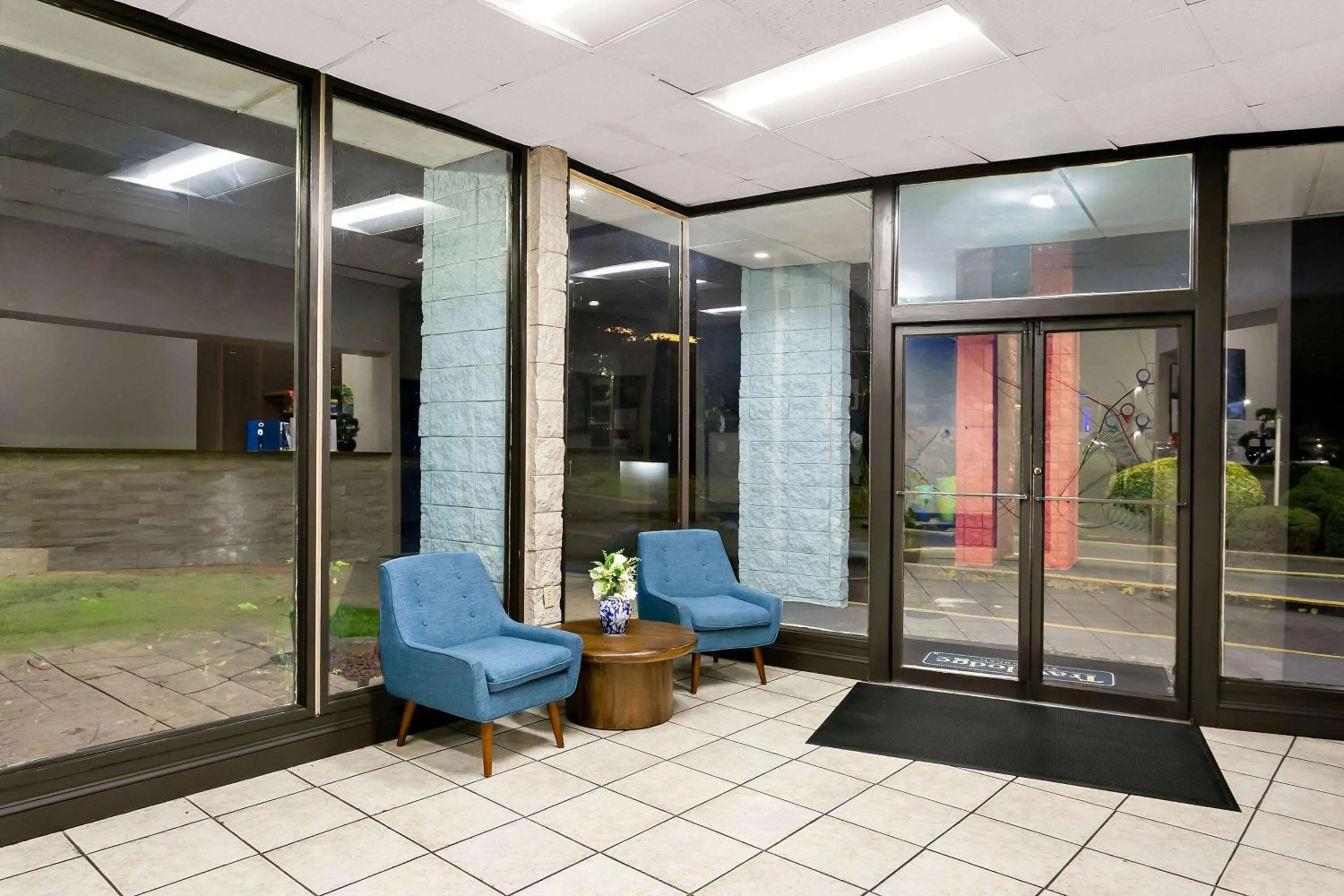 Lobby or reception in Travelodge by Wyndham Aberdeen