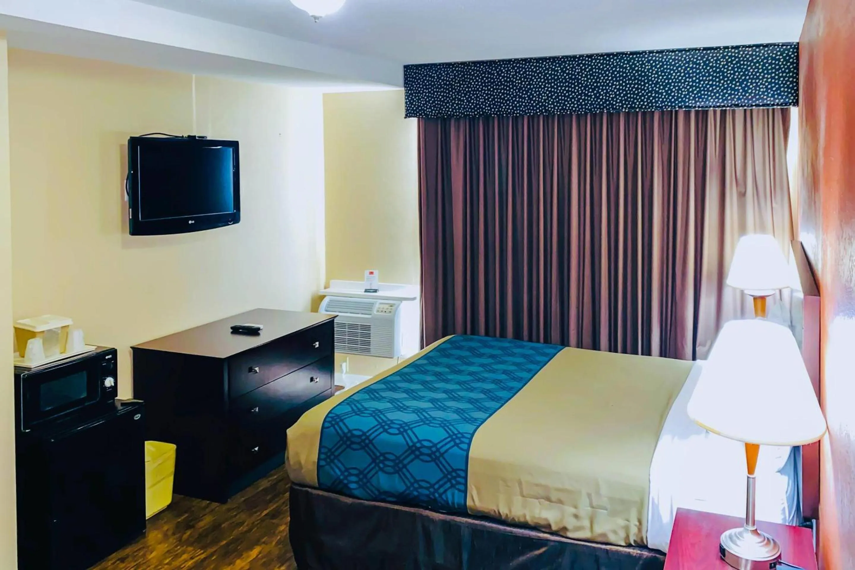 Bedroom, Bed in Econo Lodge Inn & Suites Old Saybrook - Westbrook