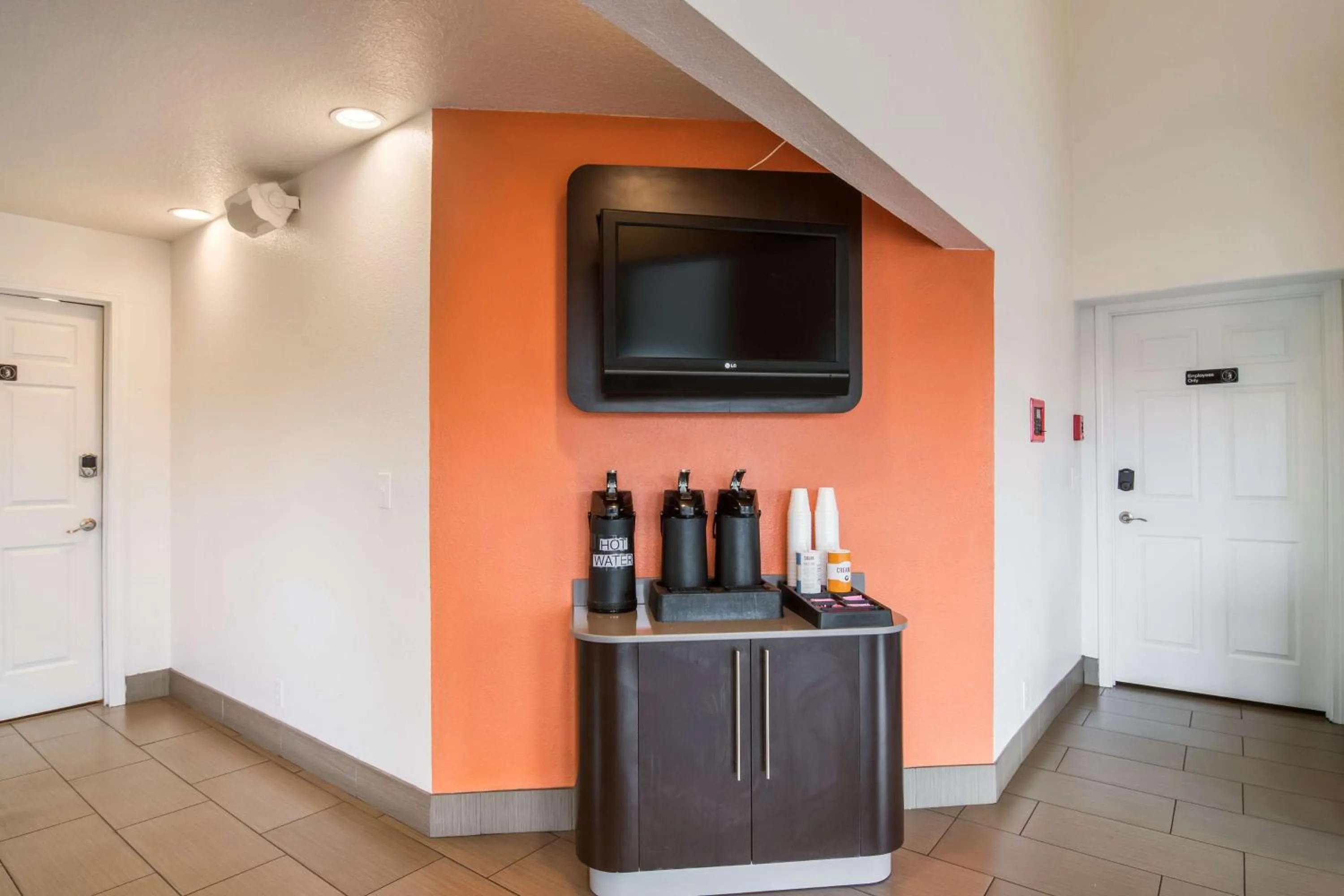 TV and multimedia in Motel 6-Vancouver, WA