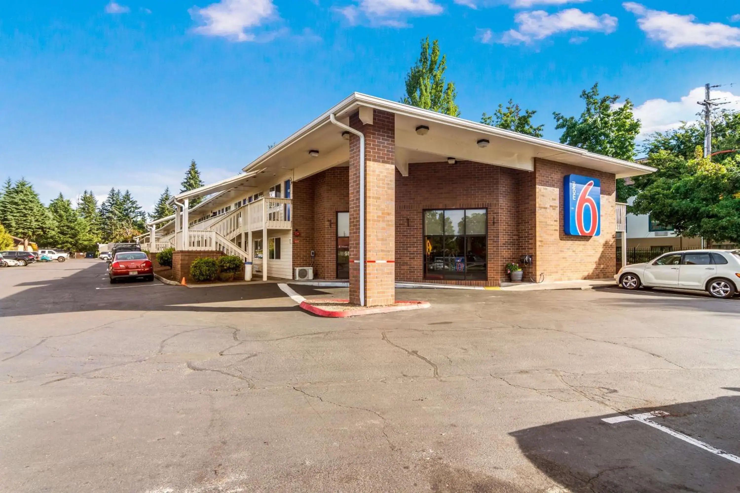 Property building in Motel 6-Vancouver, WA Property building in Motel 6-Vancouver, WA