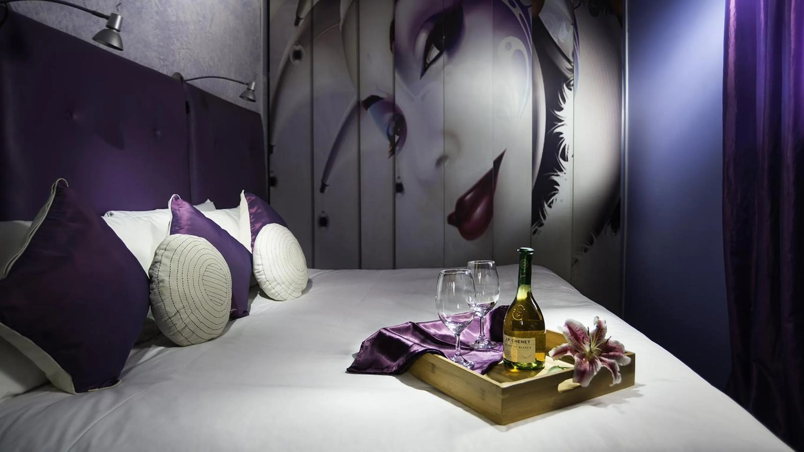 Bedroom, Bed in Dreams Hotel Boutique