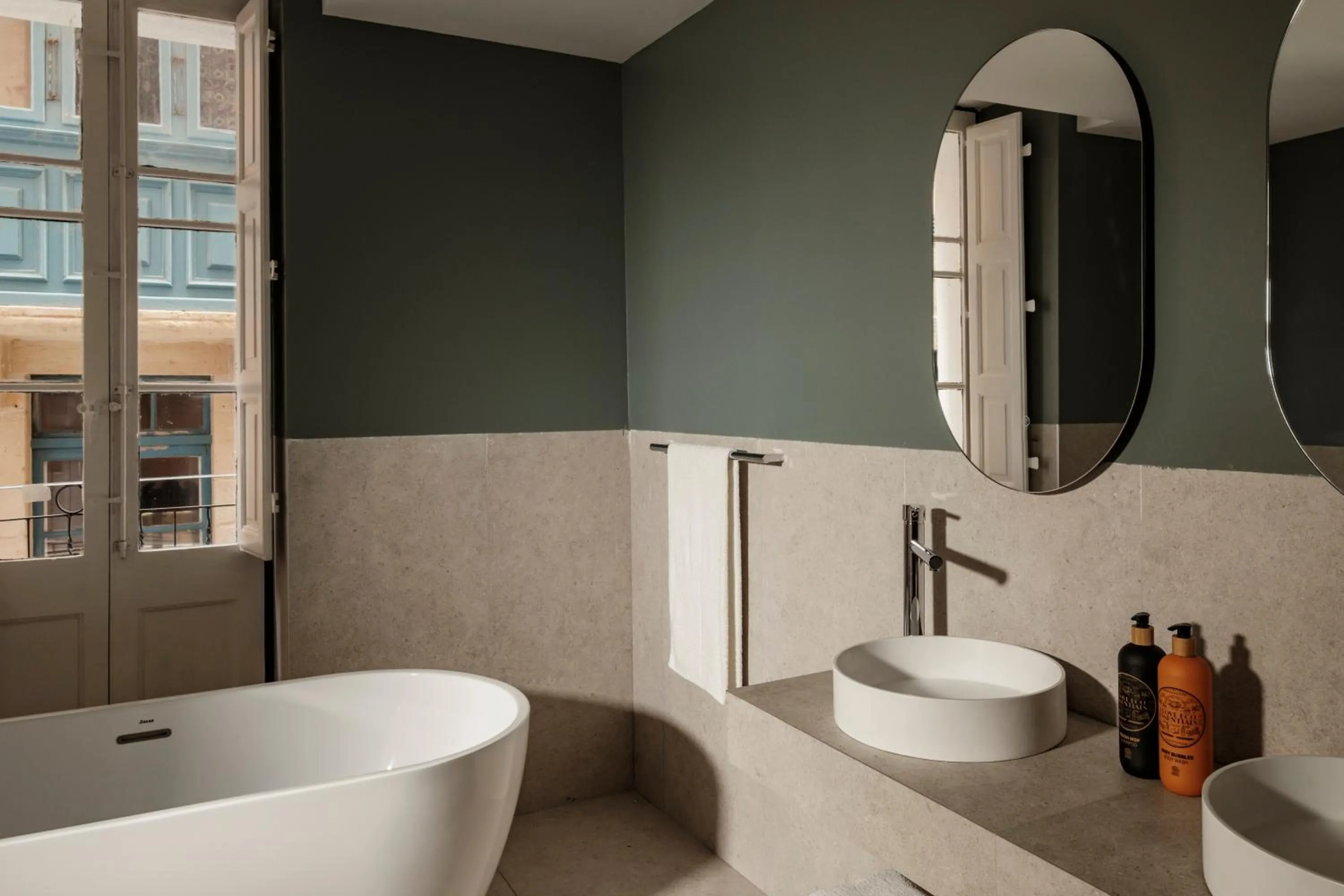 Bathroom in 19 ROOMS