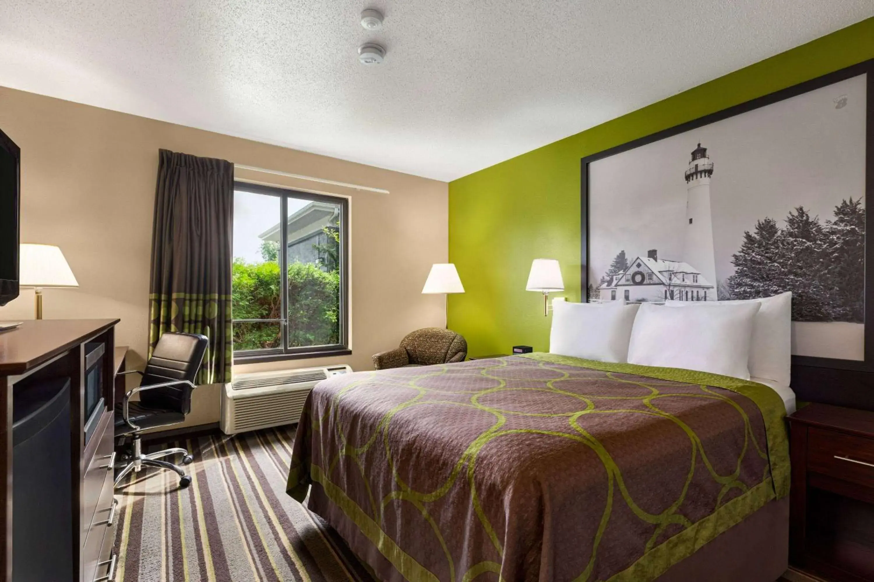 Photo of the whole room, Bed in Super 8 by Wyndham Germantown/Milwaukee Photo of the whole room, Bed in Super 8 by Wyndham Germantown/Milwaukee