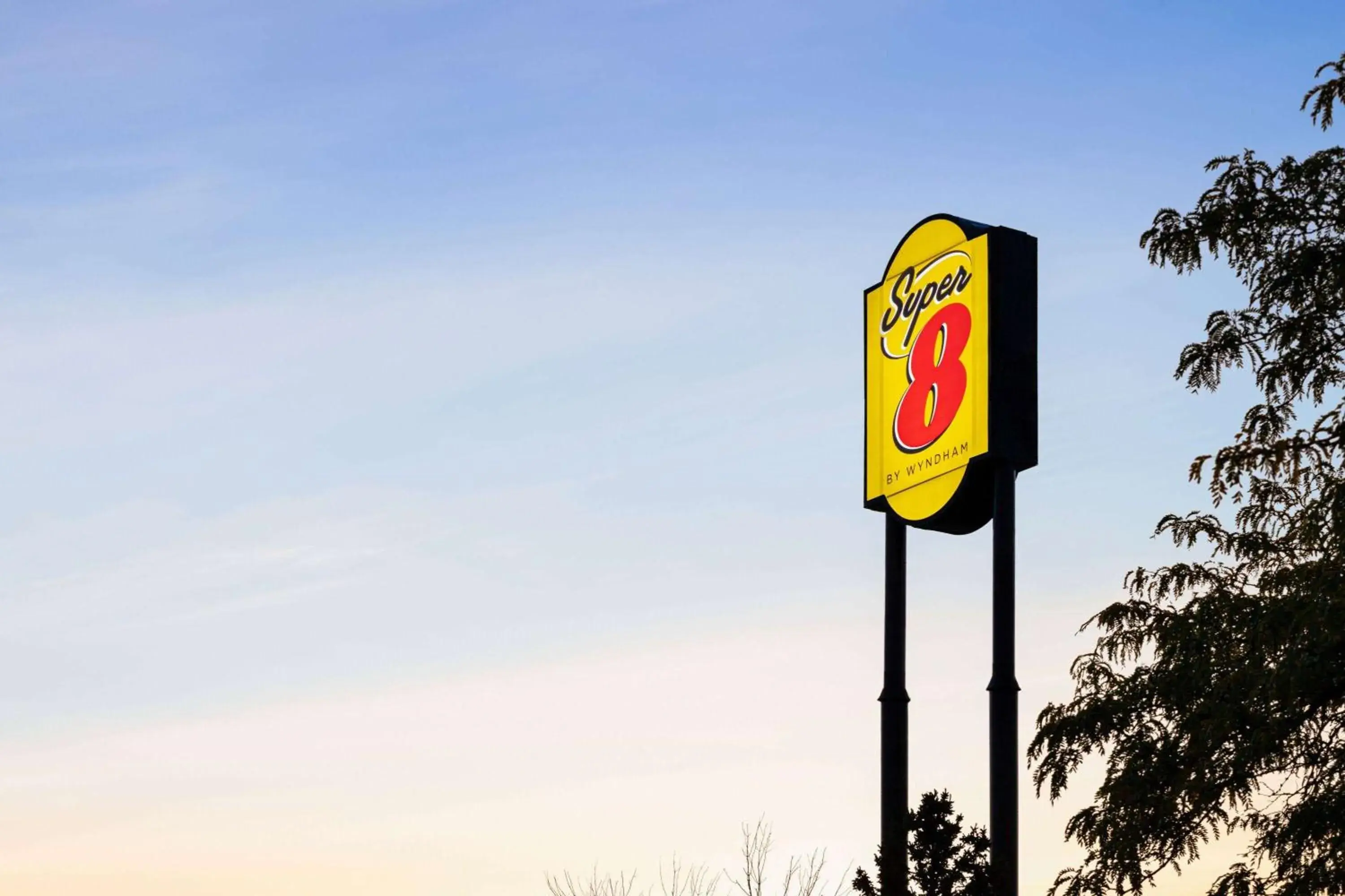 Super 8 by Wyndham Germantown/Milwaukee Super 8 by Wyndham Germantown/Milwaukee