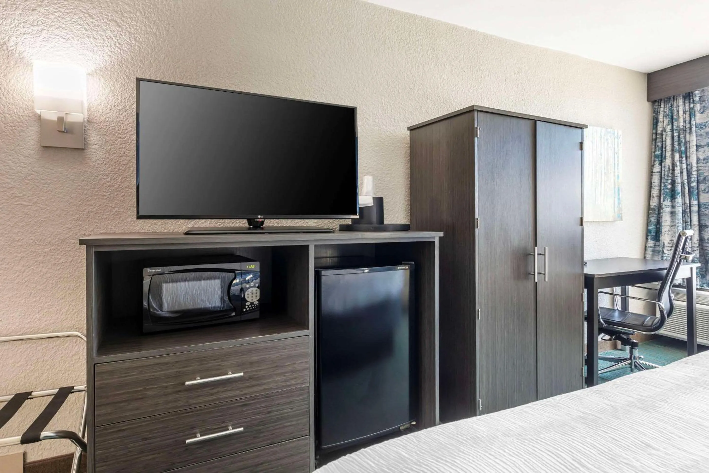 Bedroom, Bed in Comfort Inn Dallas North Love Field Airport