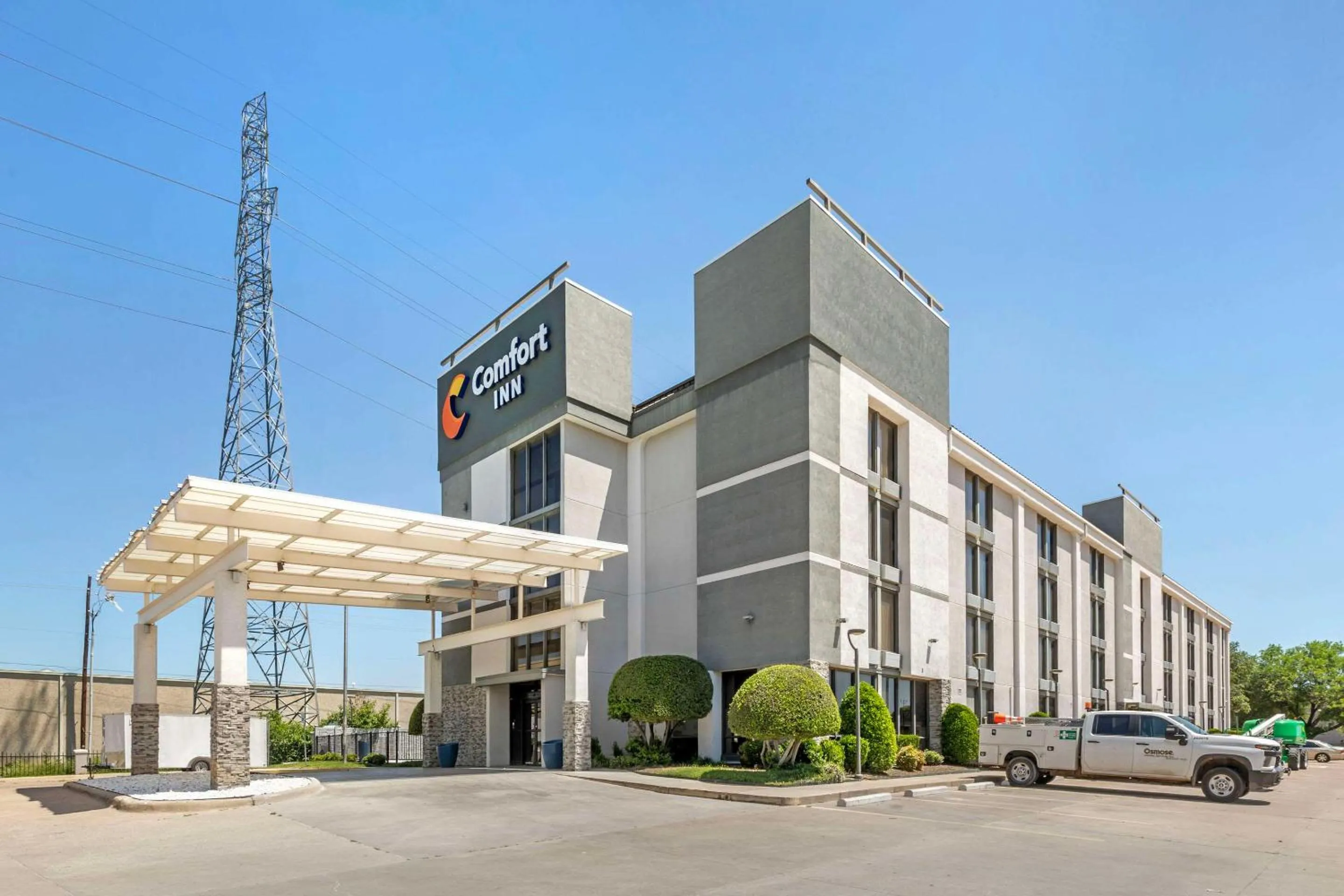 Property building in Comfort Inn Dallas North Love Field Airport