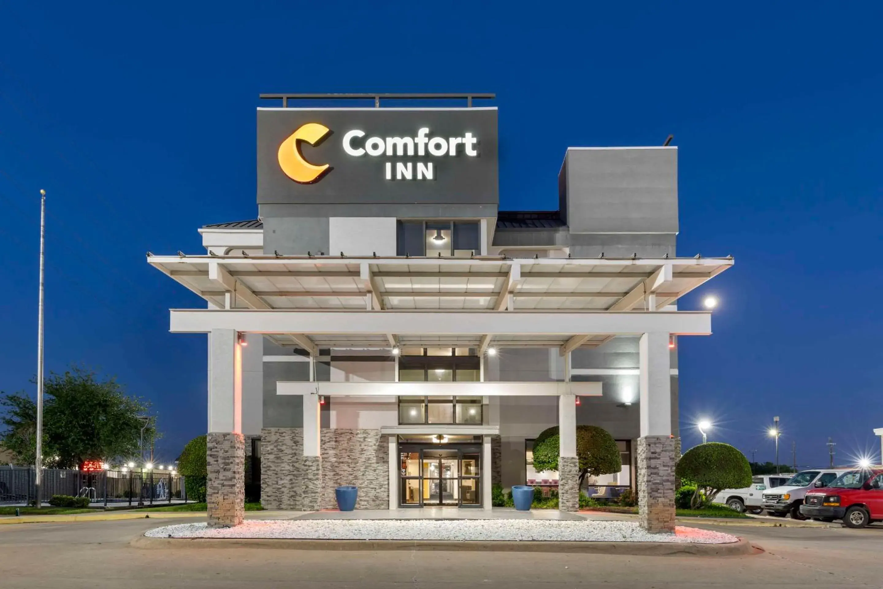 Property building in Comfort Inn Dallas North Love Field Airport Property building in Comfort Inn Dallas North Love Field Airport