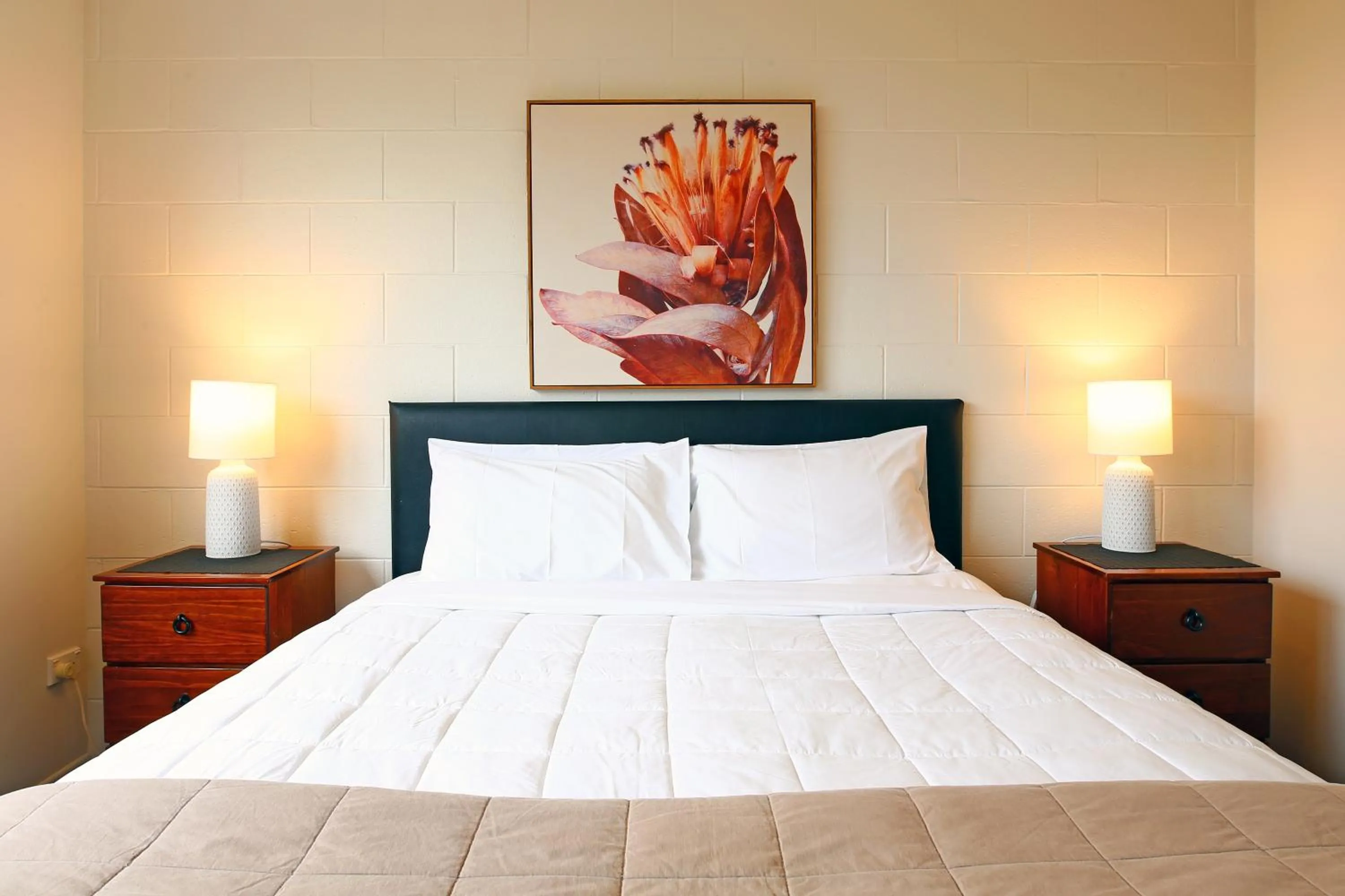 Bedroom, Bed in 289 Midway Motel