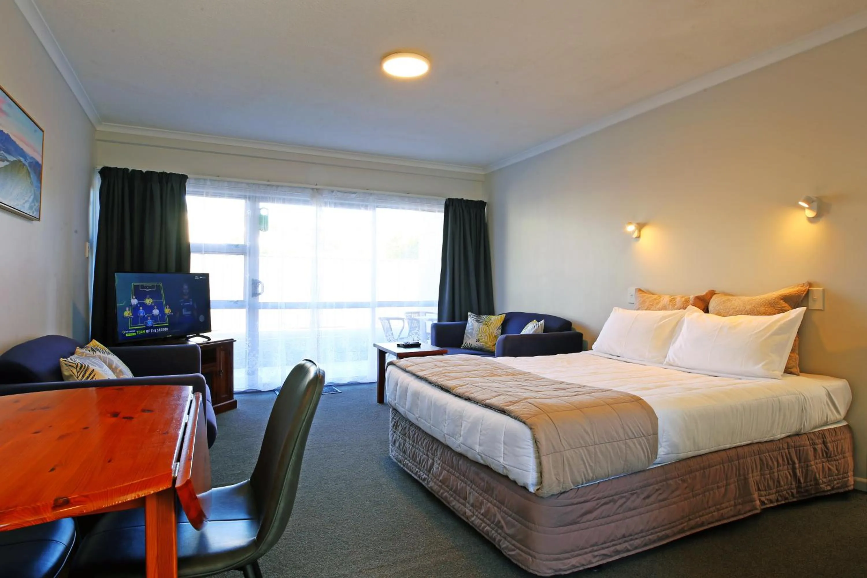 Bed in 289 Midway Motel