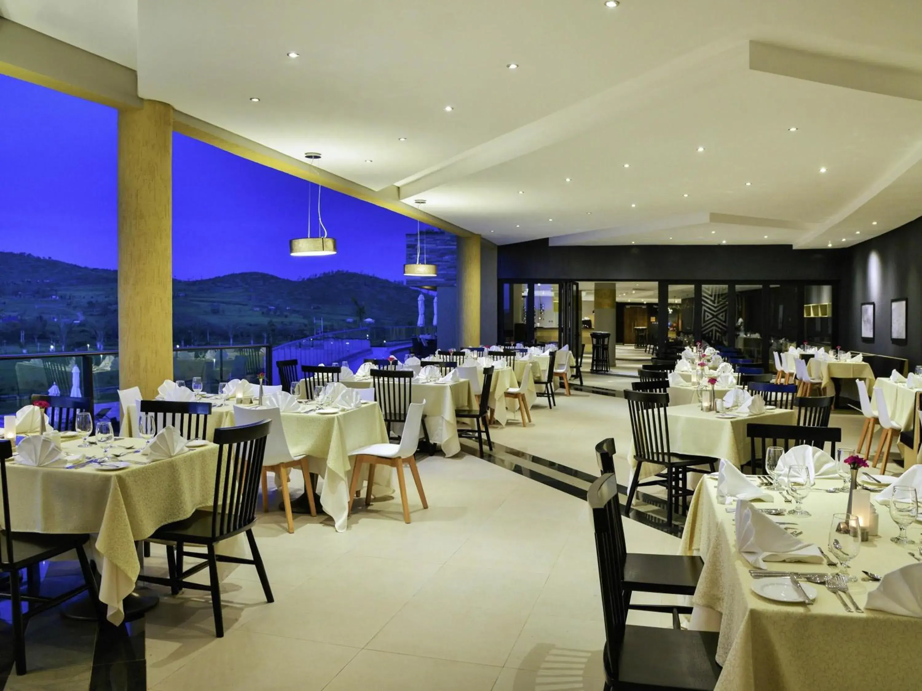 Restaurant/places to eat in EPIC Hotel & Suites Restaurant/places to eat in EPIC Hotel & Suites