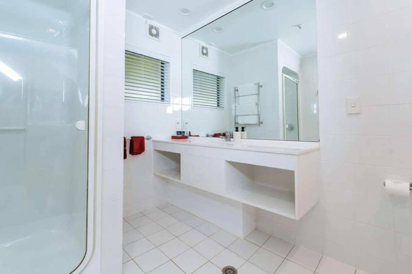 Bathroom in Aubyn Court Spa Motel