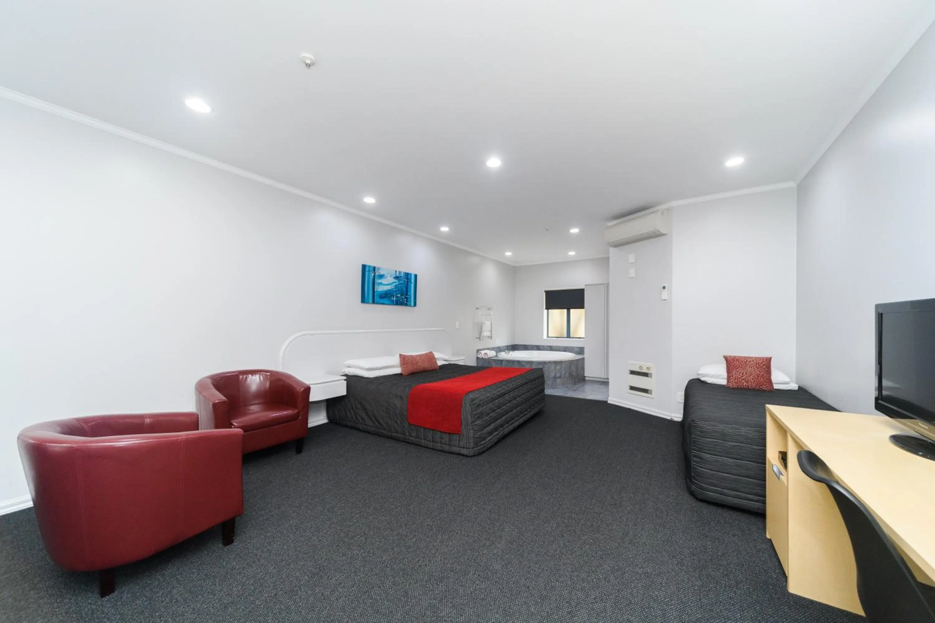 Photo of the whole room in Aubyn Court Spa Motel