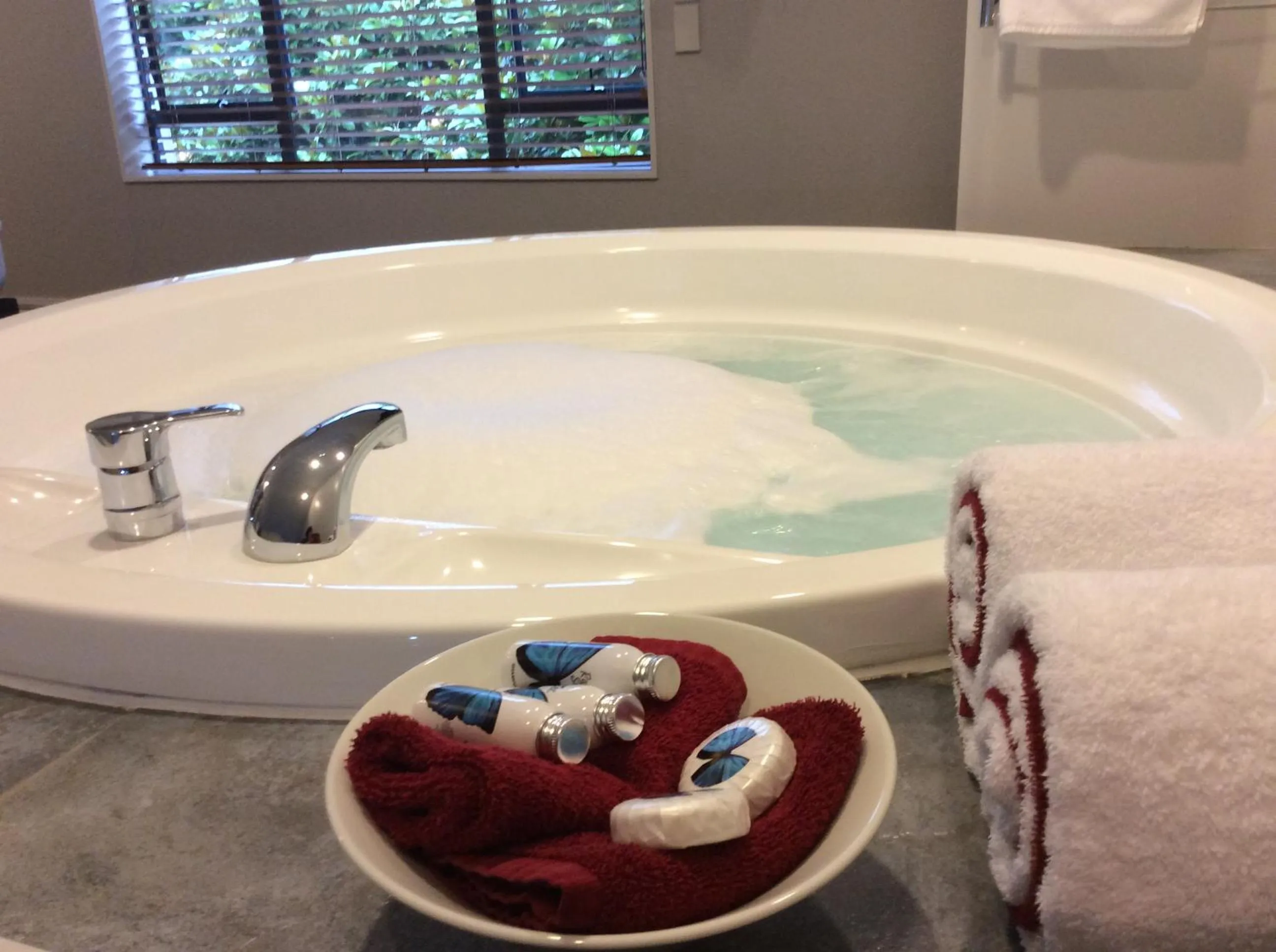 Hot Tub in Aubyn Court Spa Motel