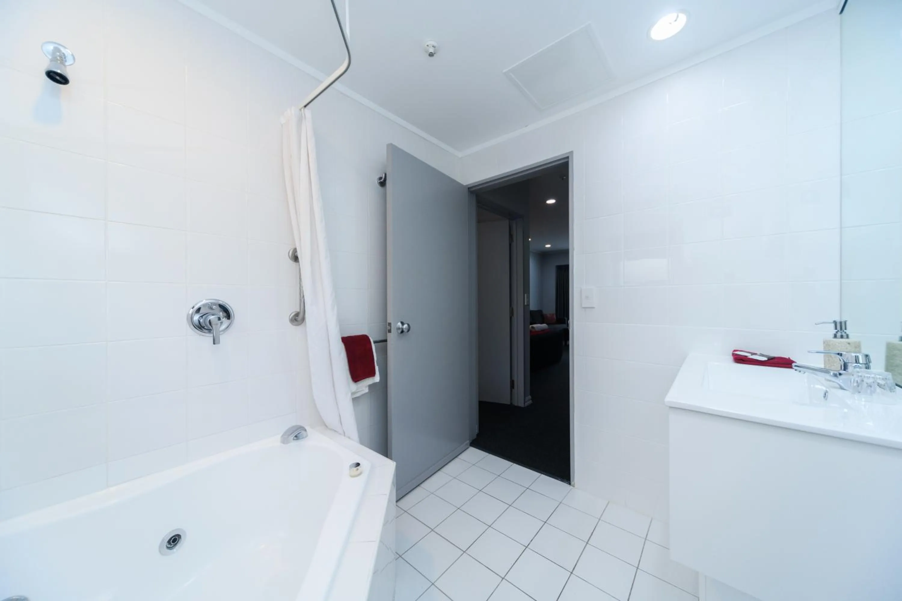 Bathroom in Aubyn Court Spa Motel