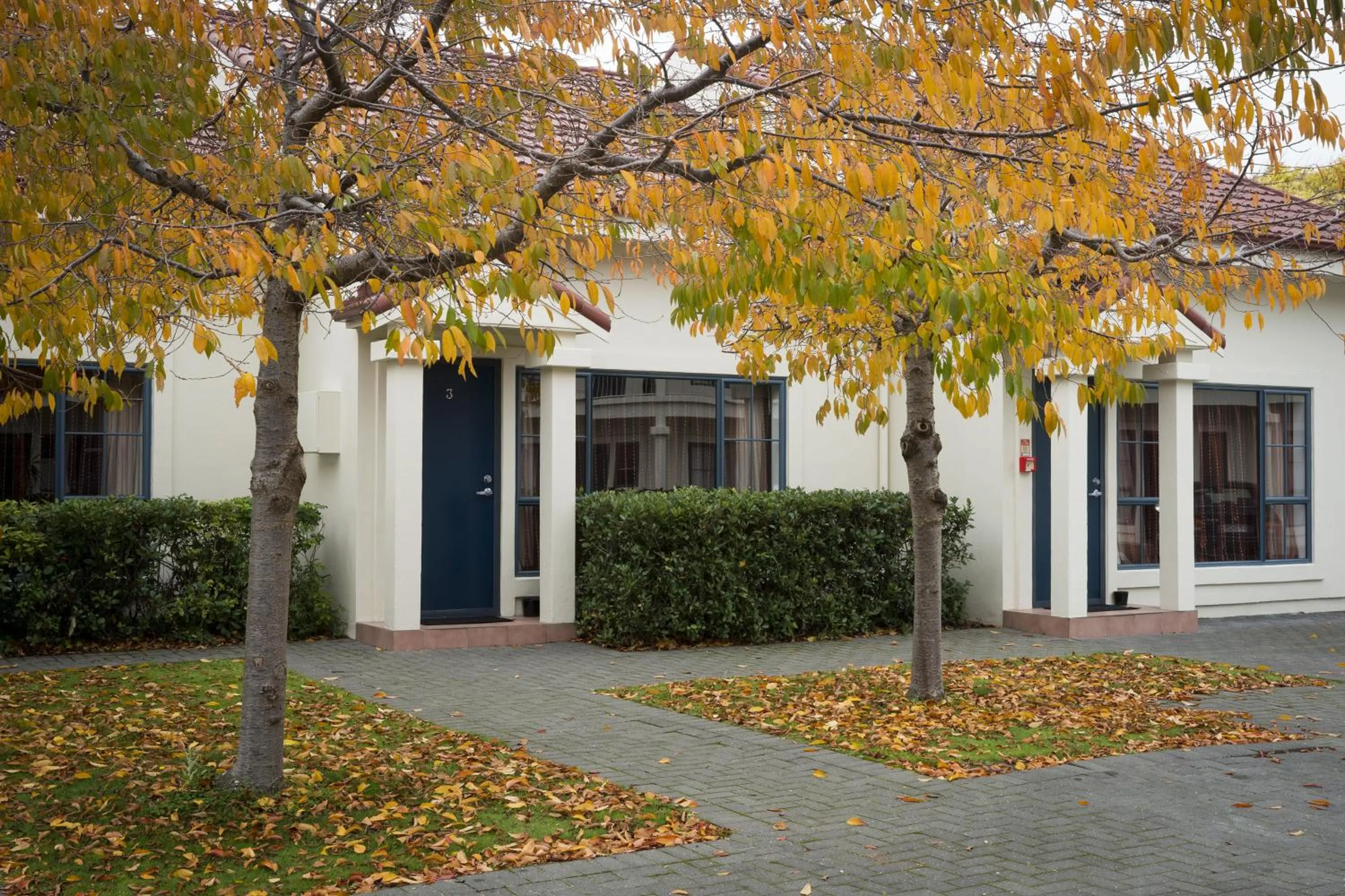 Property building in Aubyn Court Spa Motel