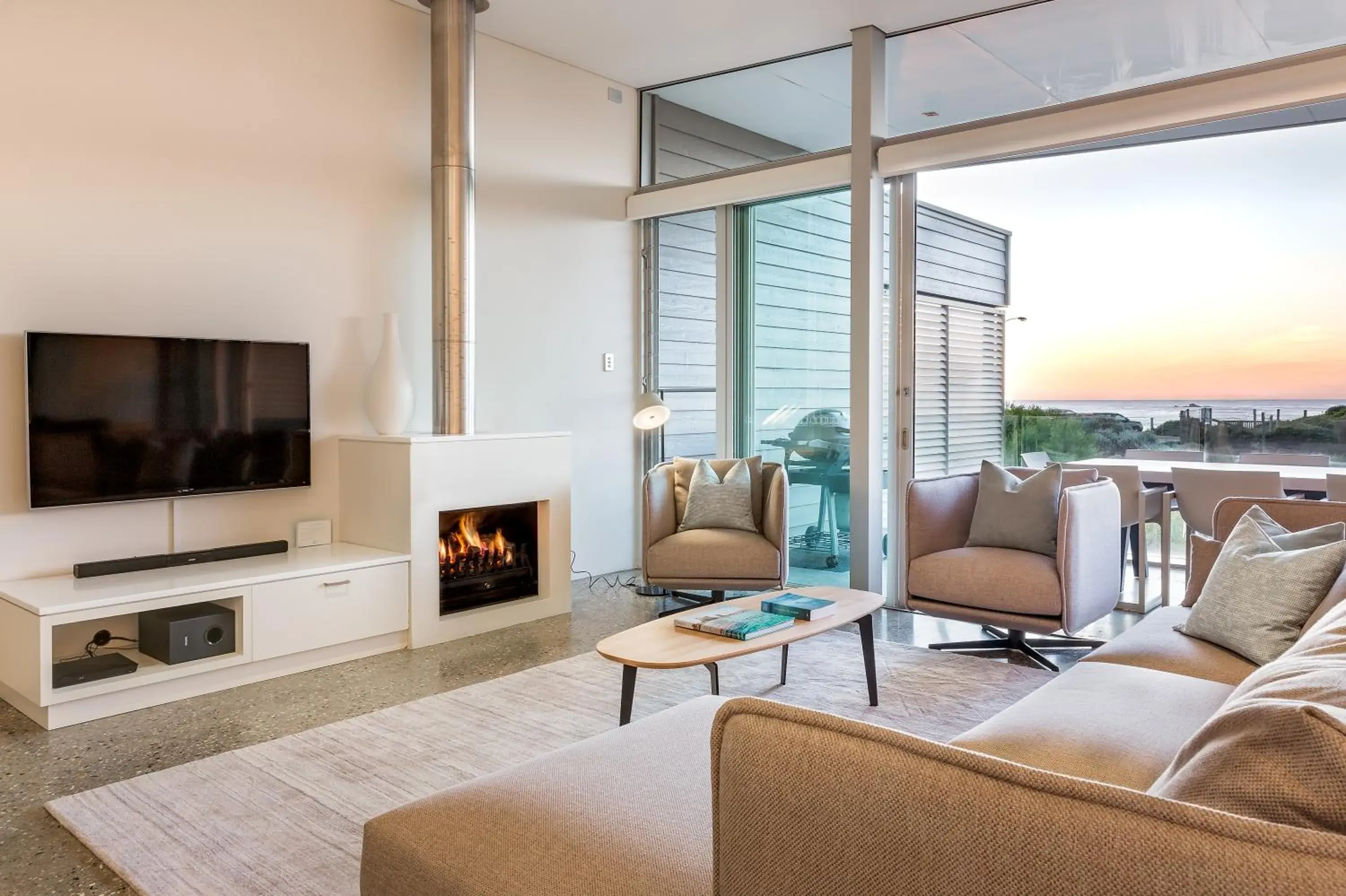 Three-Bedroom Luxury Beach House in Smiths Beach Resort Three-Bedroom Luxury Beach House in Smiths Beach Resort