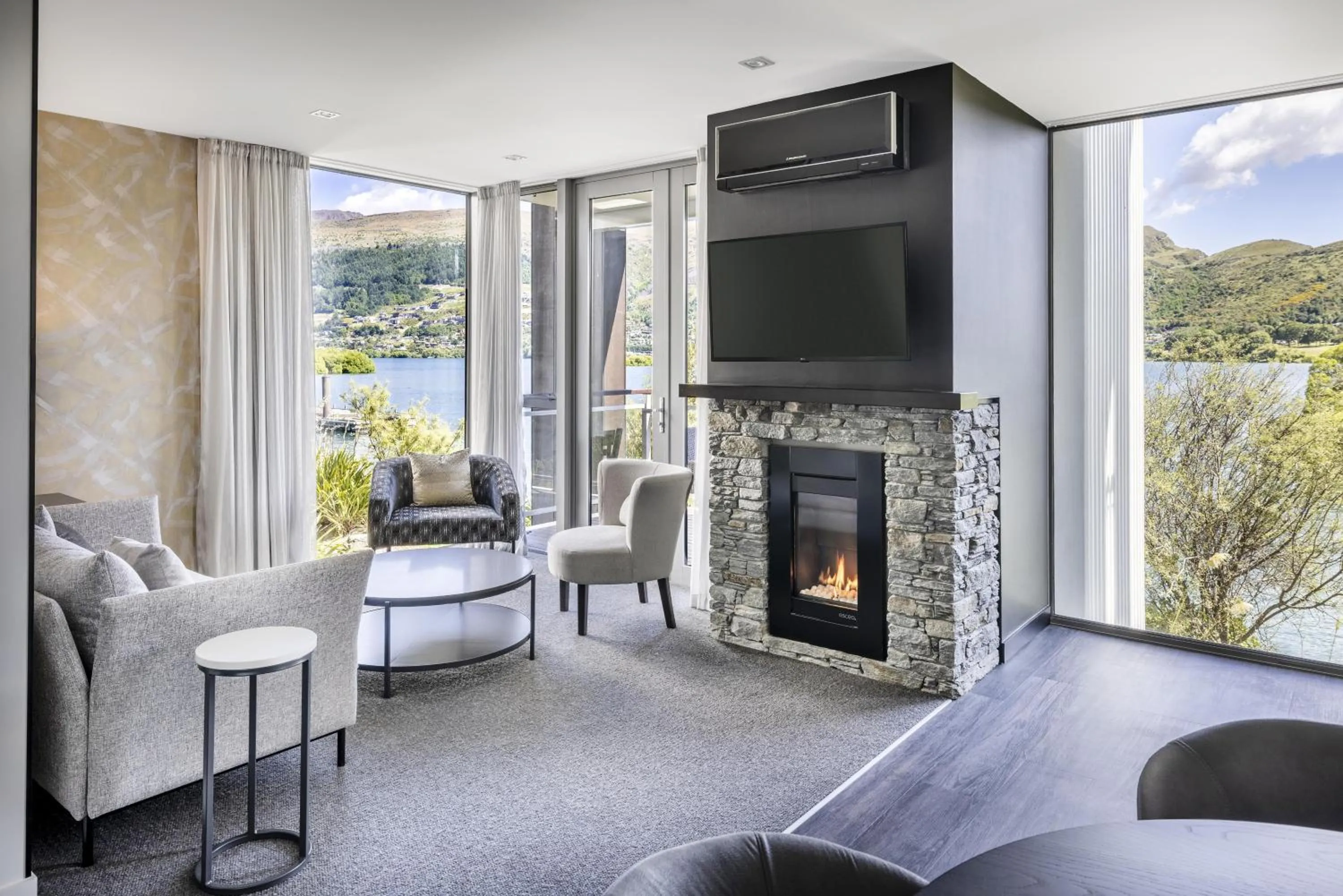 Living room in Hilton Queenstown Resort & Spa