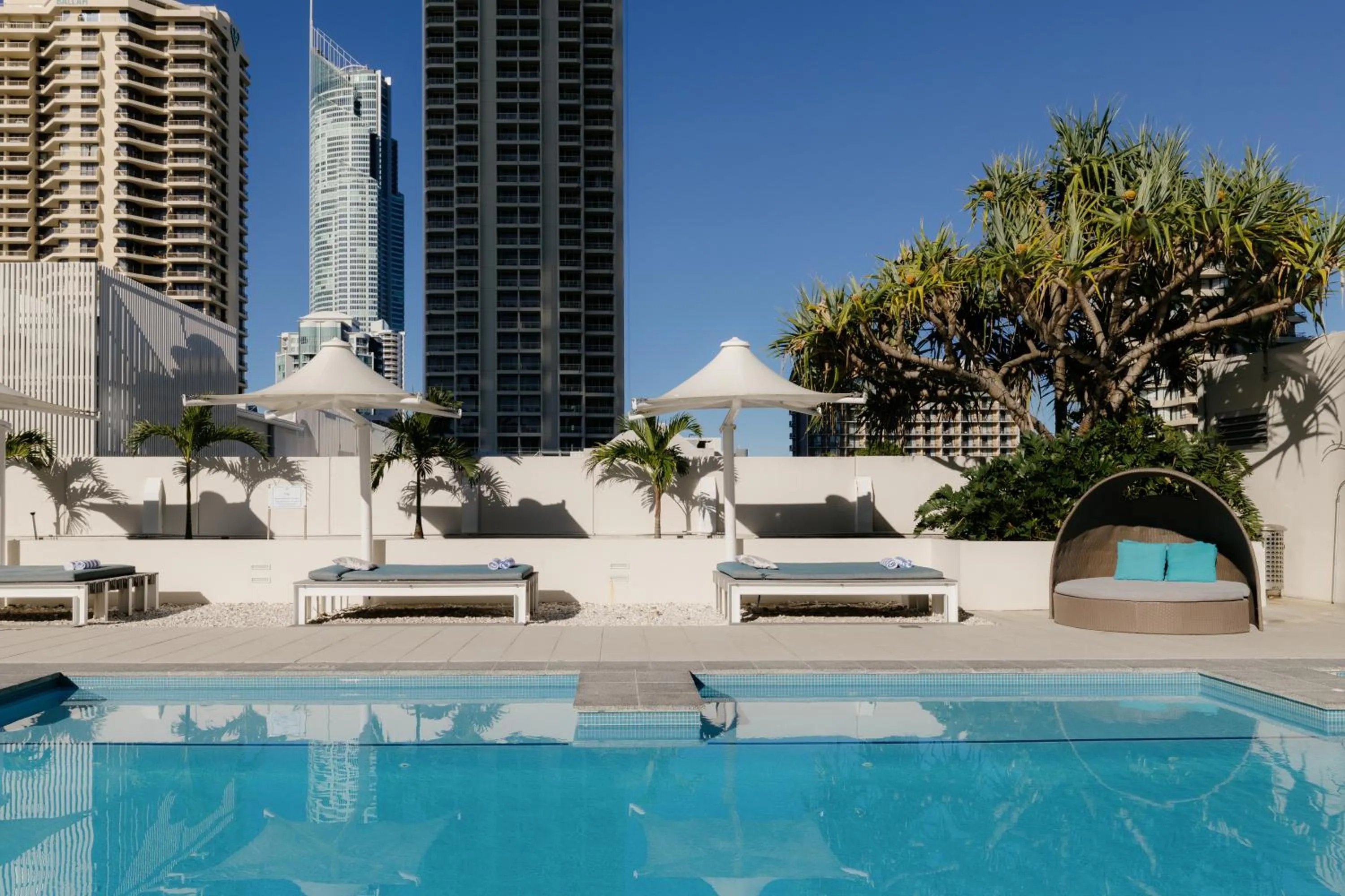 Swimming pool in Hilton Surfers Paradise Hotel & Residences