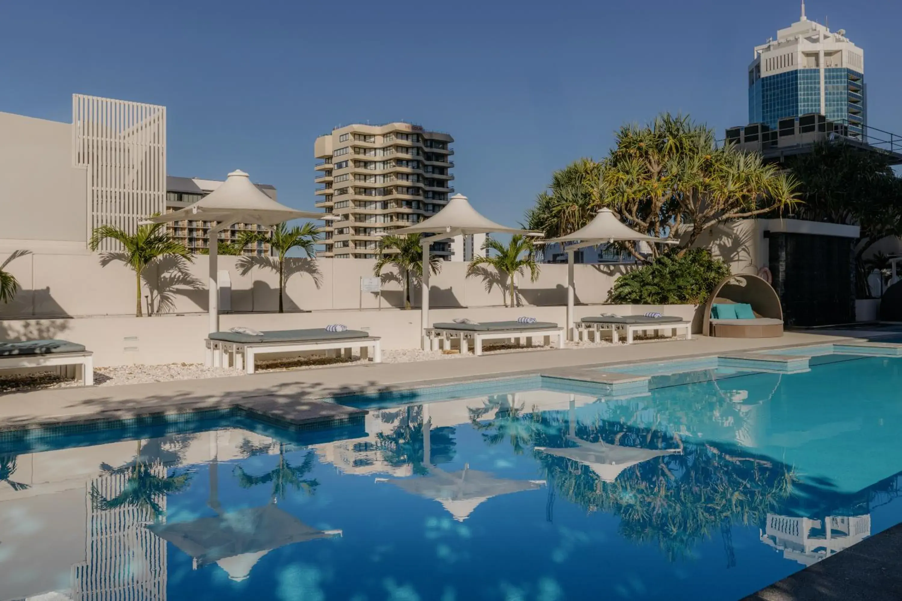 Swimming pool in Hilton Surfers Paradise Hotel & Residences Swimming pool in Hilton Surfers Paradise Hotel & Residences
