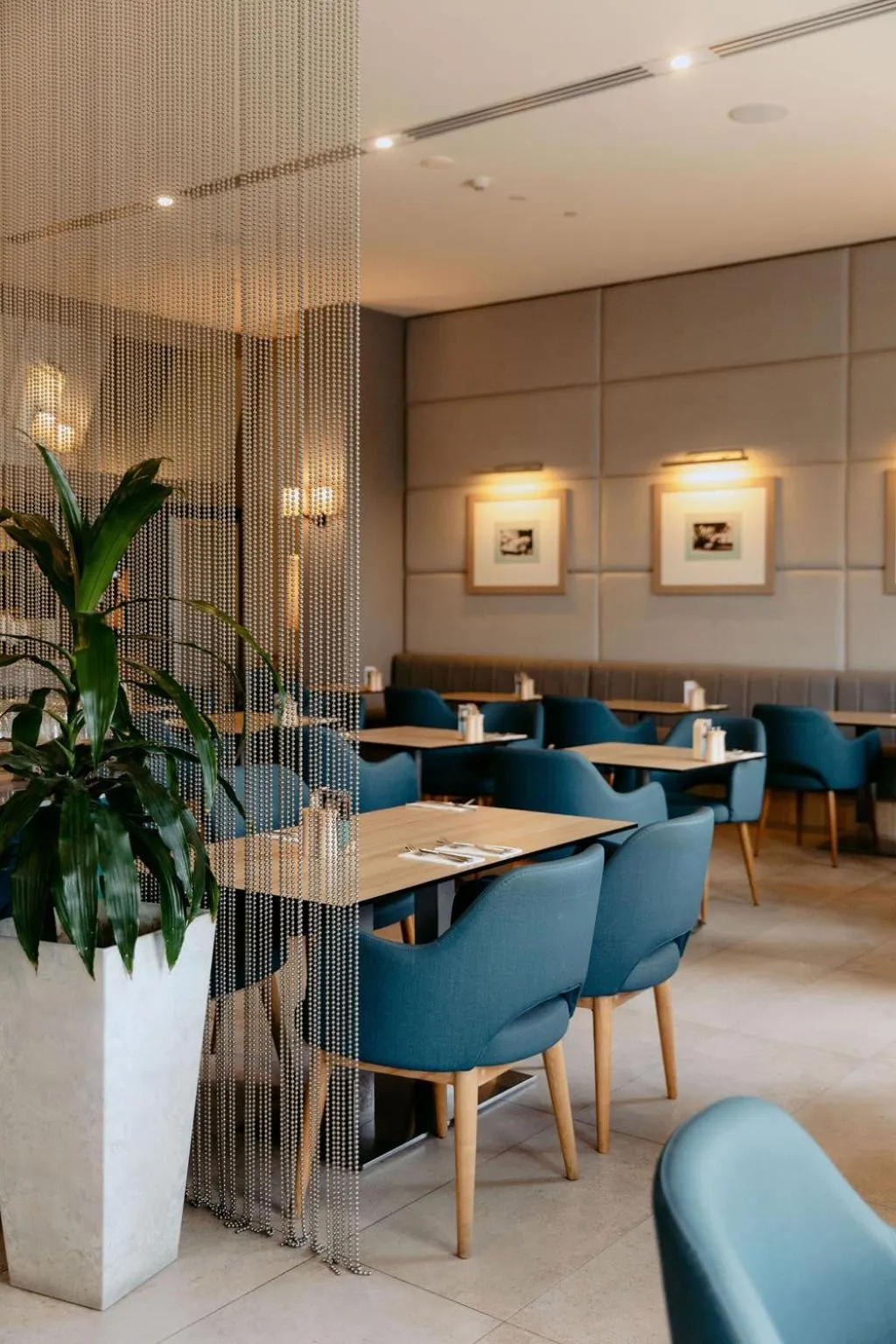 Restaurant/places to eat in Hilton Surfers Paradise Hotel & Residences