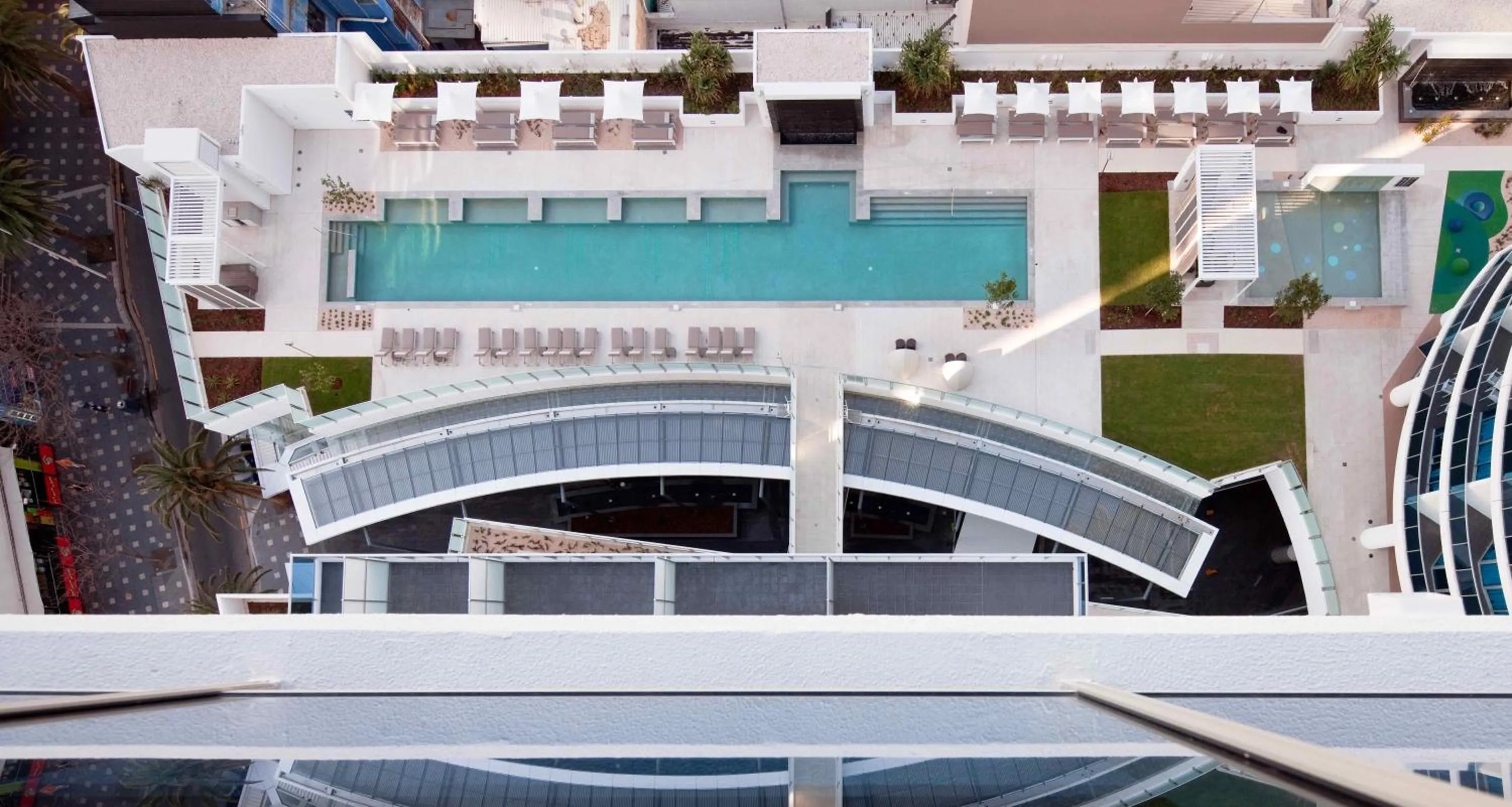 Swimming pool in Hilton Surfers Paradise Hotel & Residences