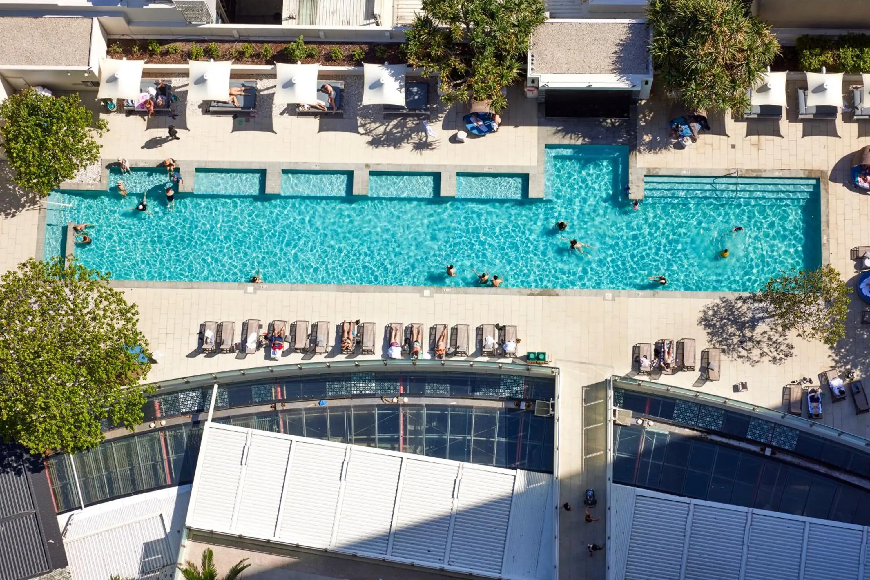 Swimming pool in Hilton Surfers Paradise Hotel & Residences Swimming pool in Hilton Surfers Paradise Hotel & Residences