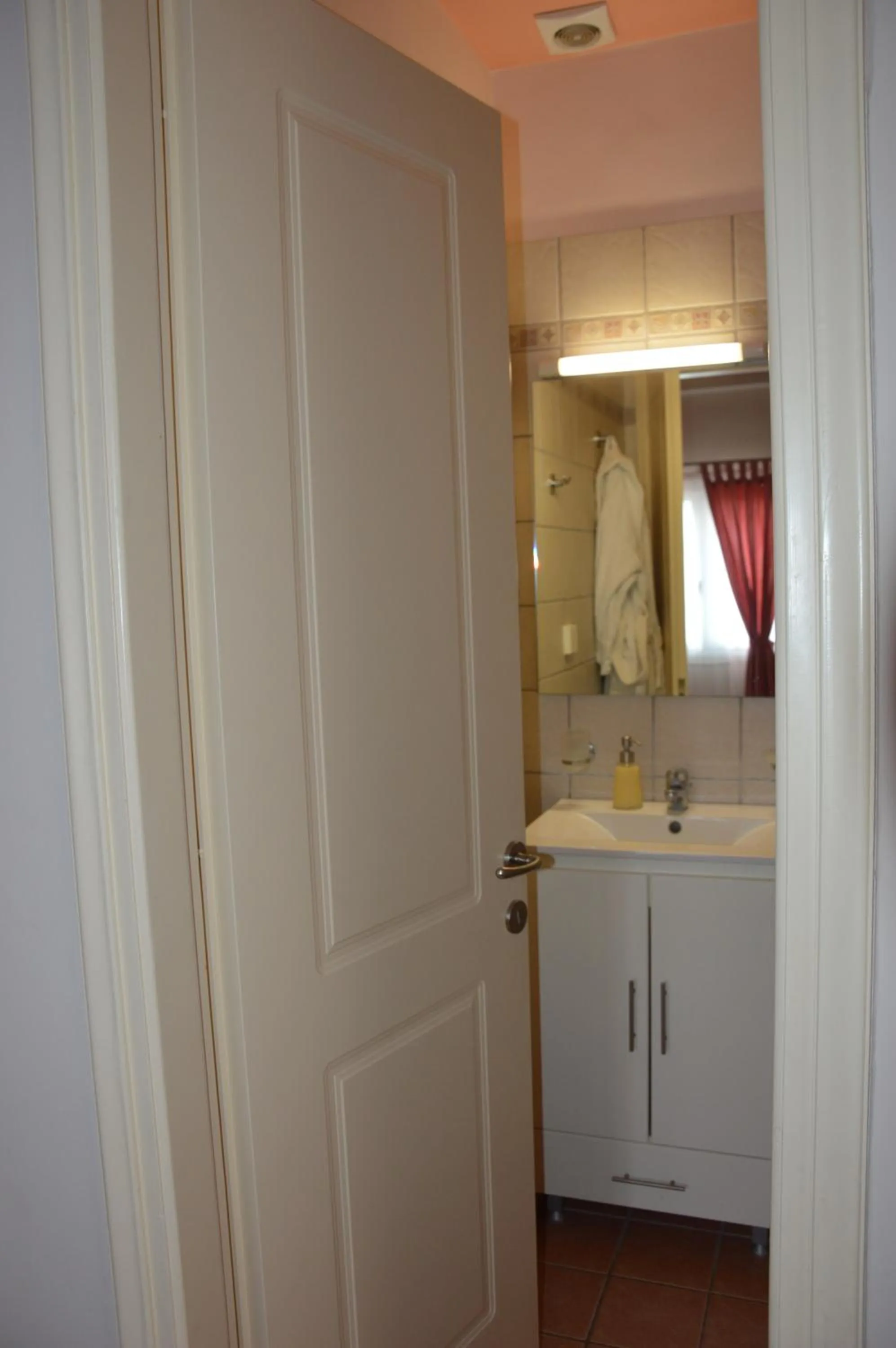 Shower in Akis Apartments