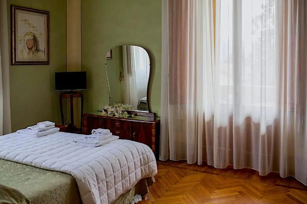 Bed in Villa Moorings