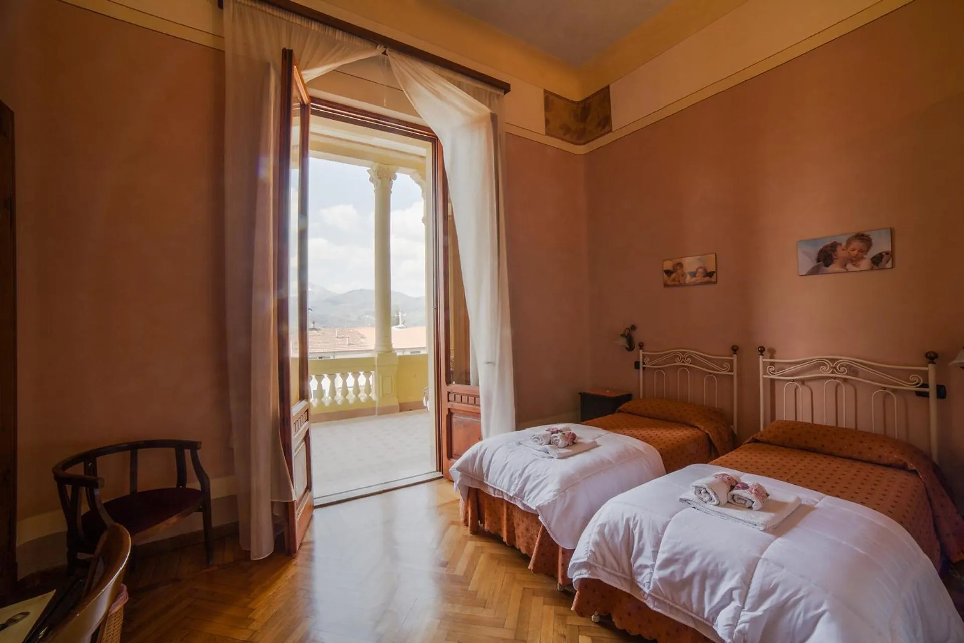 Bed in Villa Moorings