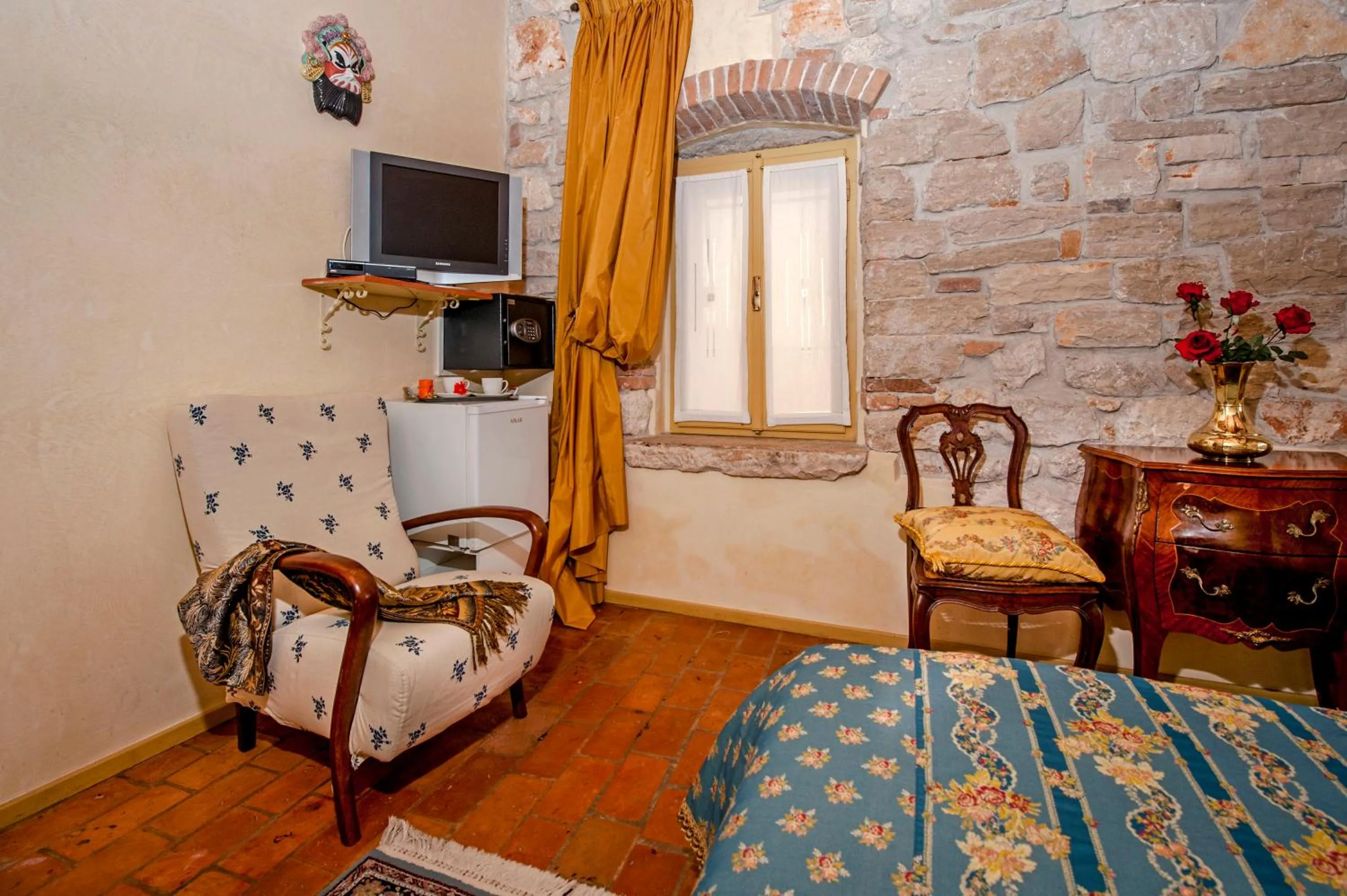 Decorative detail, Bed in Residence PORTA ANTICA Centro Storico