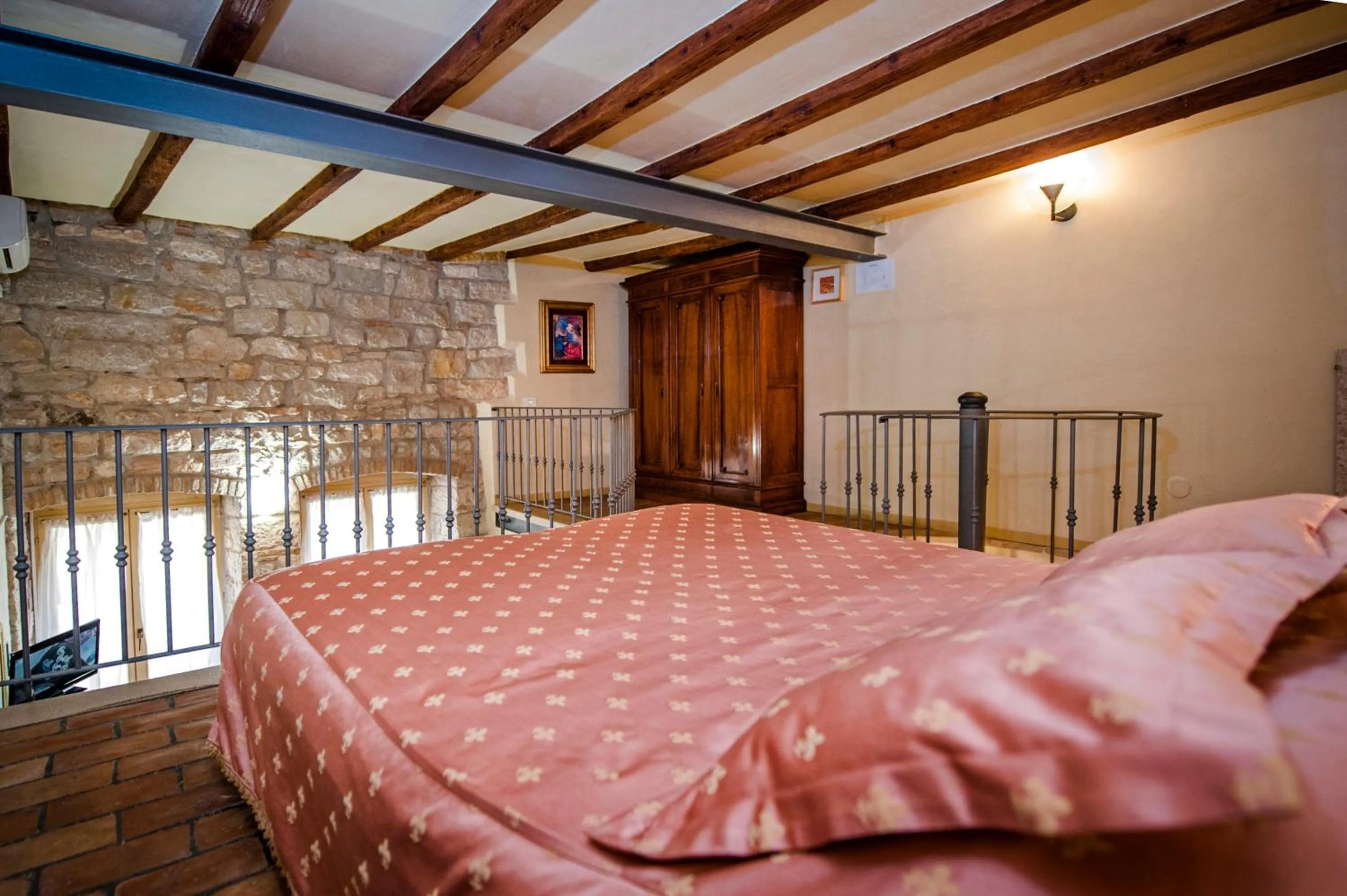 Photo of the whole room, Bed in Residence PORTA ANTICA Centro Storico