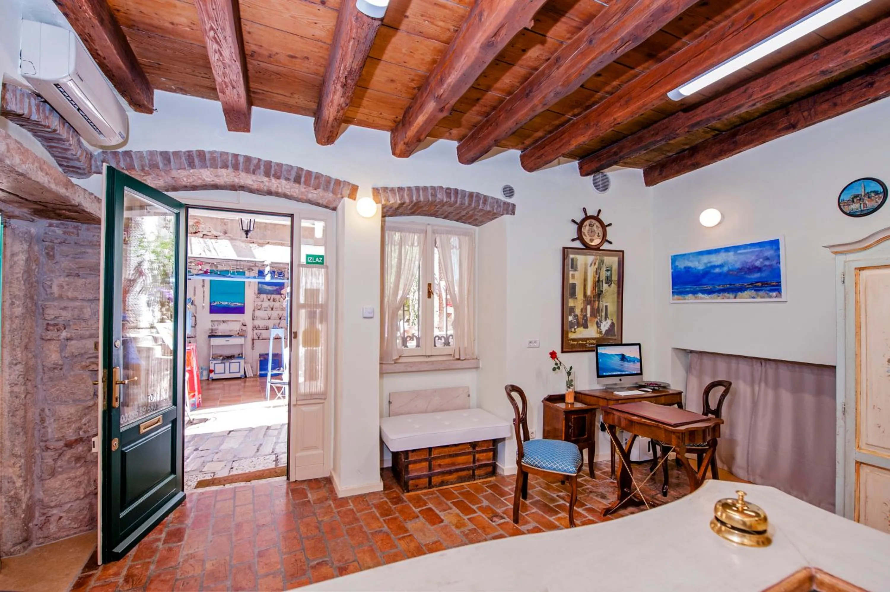 Lobby or reception in Residence PORTA ANTICA Centro Storico