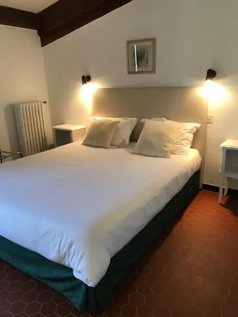 Photo of the whole room in GOLF CLUB D'UZES