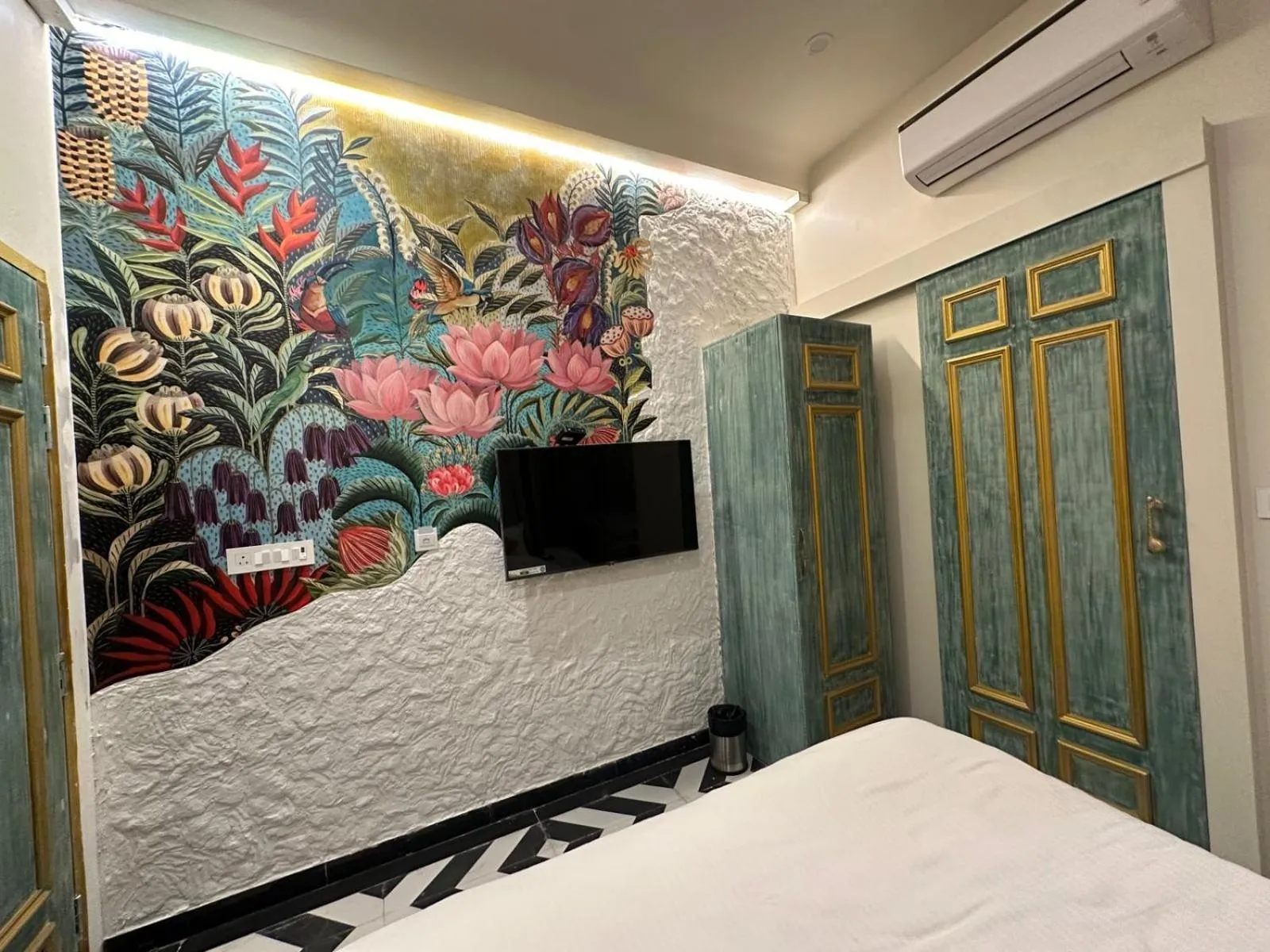TV and multimedia, Bed in Stay Banaras - A Boutique Hotel