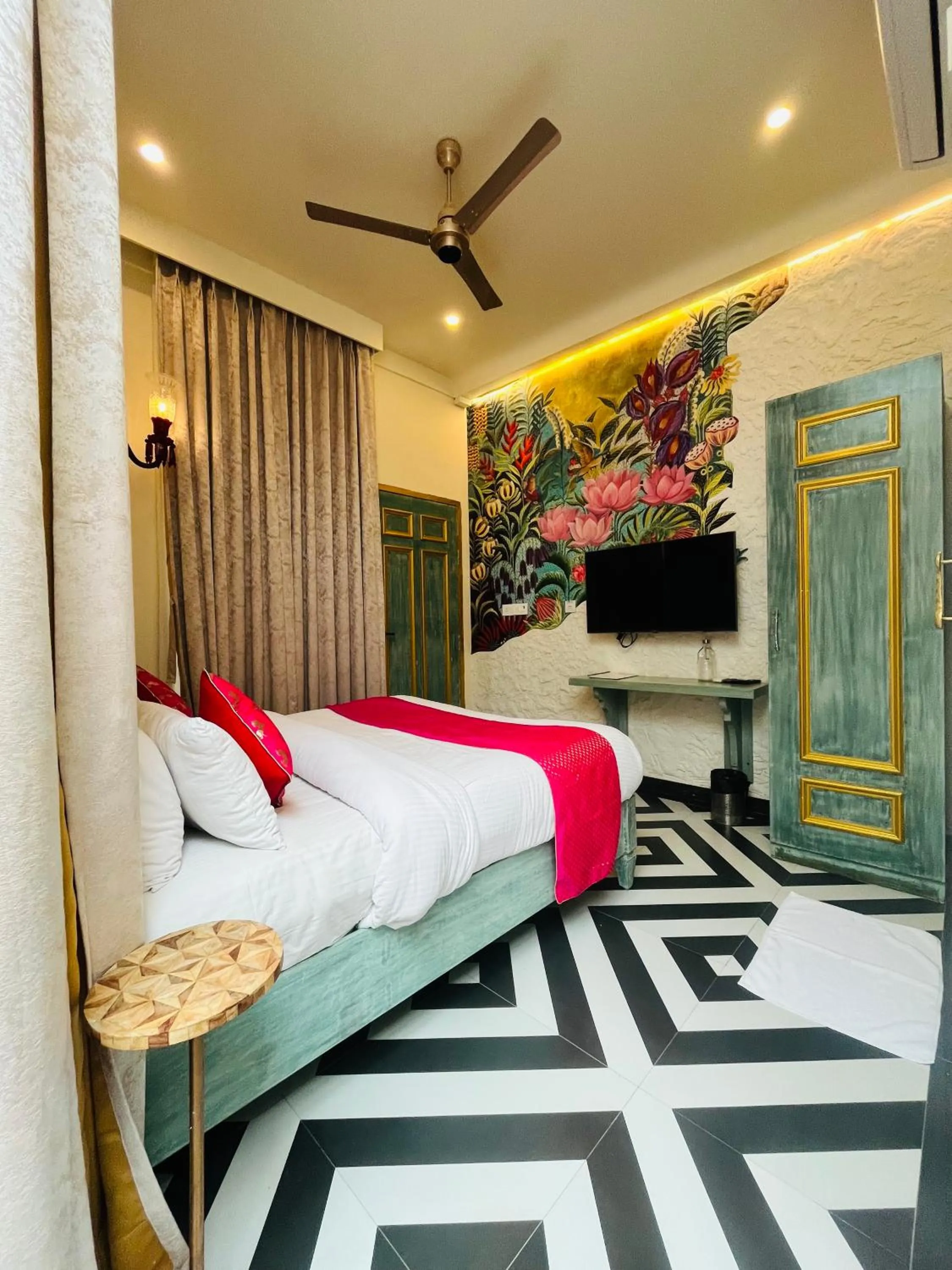 TV and multimedia, Bed in Stay Banaras - A Boutique Hotel