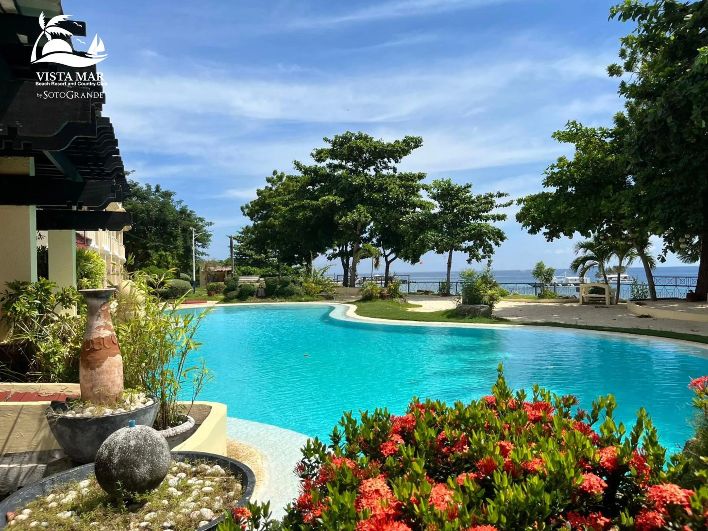 Swimming pool in Vista Mar Beach Resort & Country Club