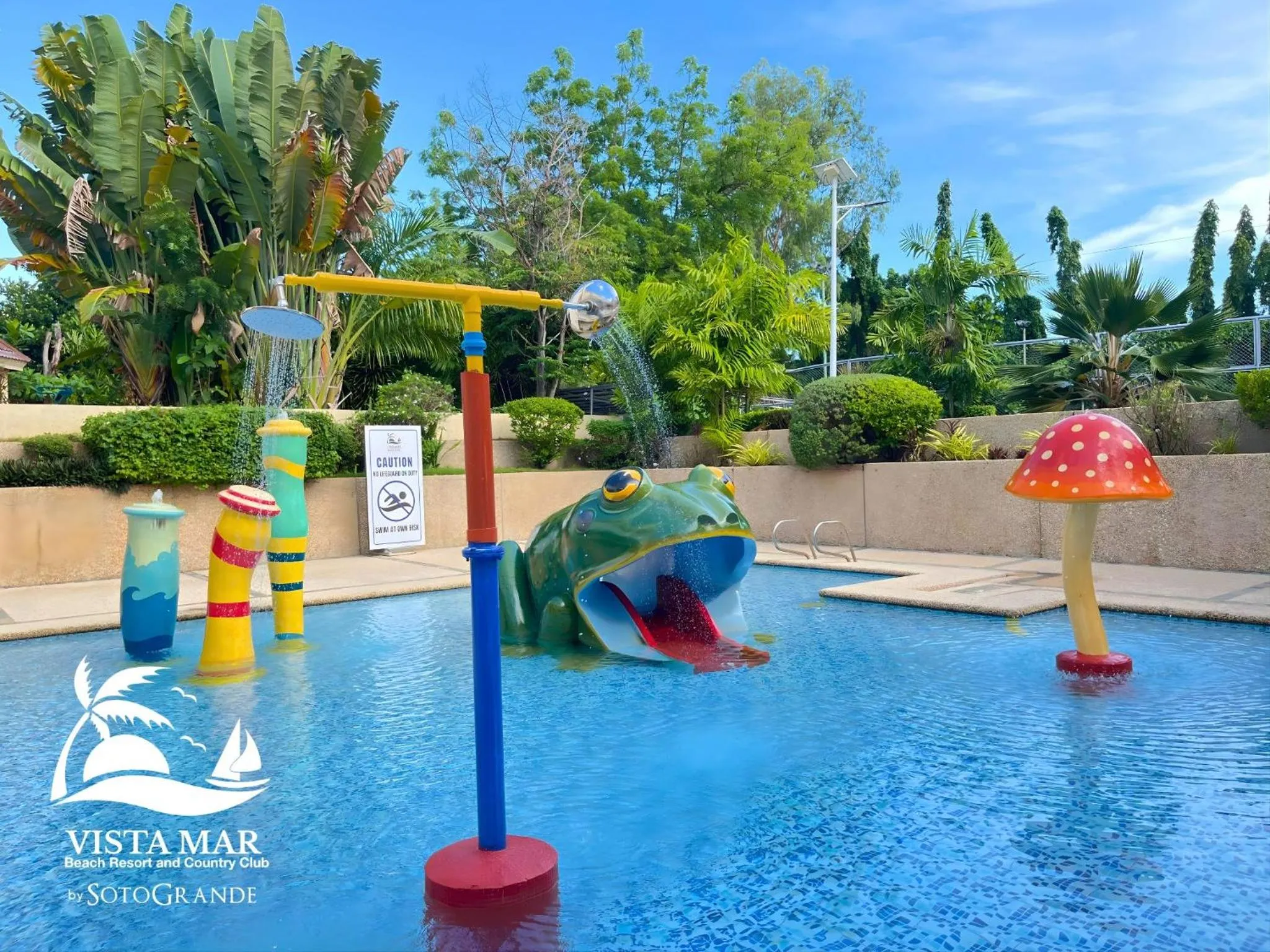 Swimming pool in Vista Mar Beach Resort & Country Club