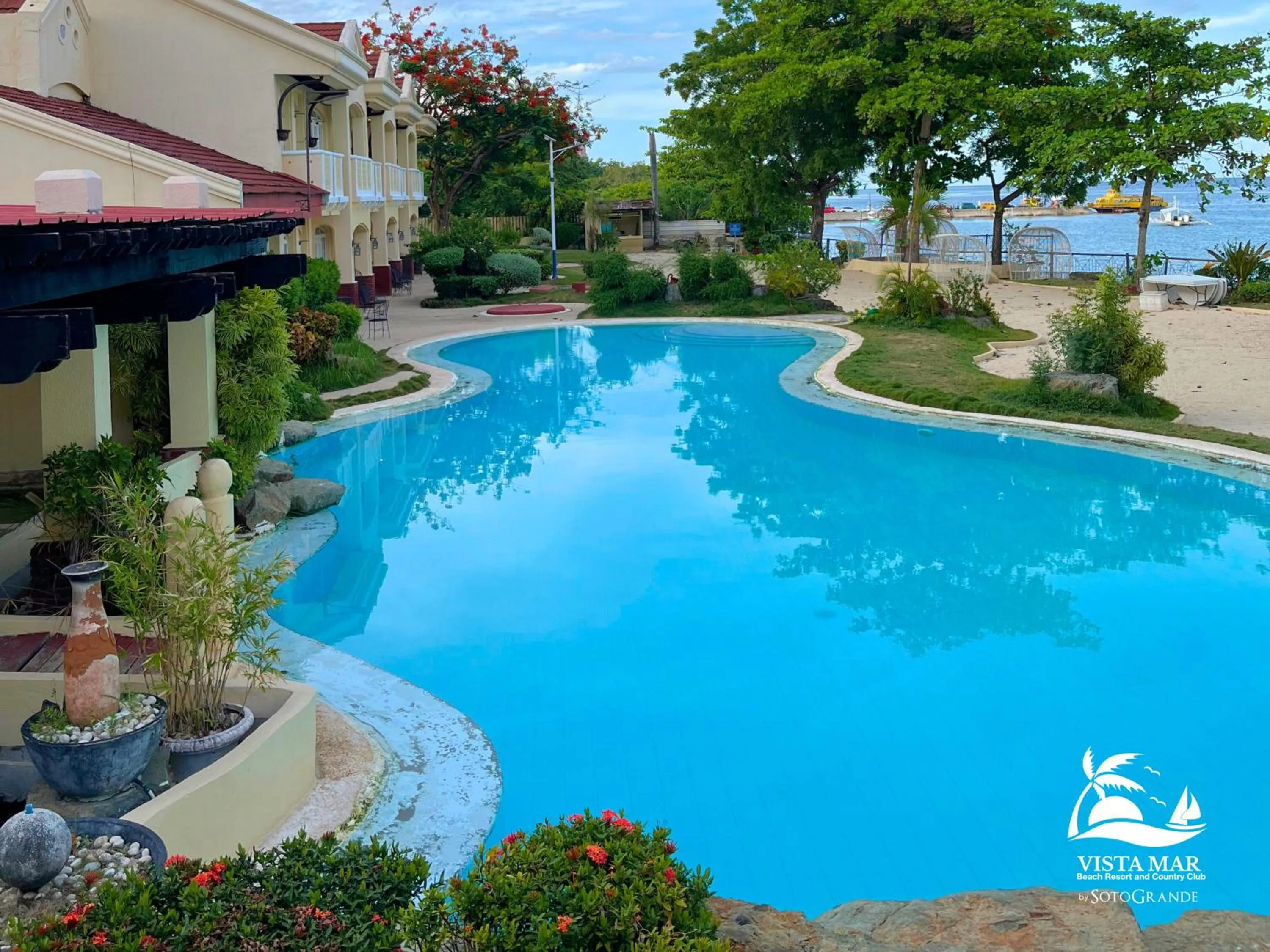 Swimming pool in Vista Mar Beach Resort & Country Club