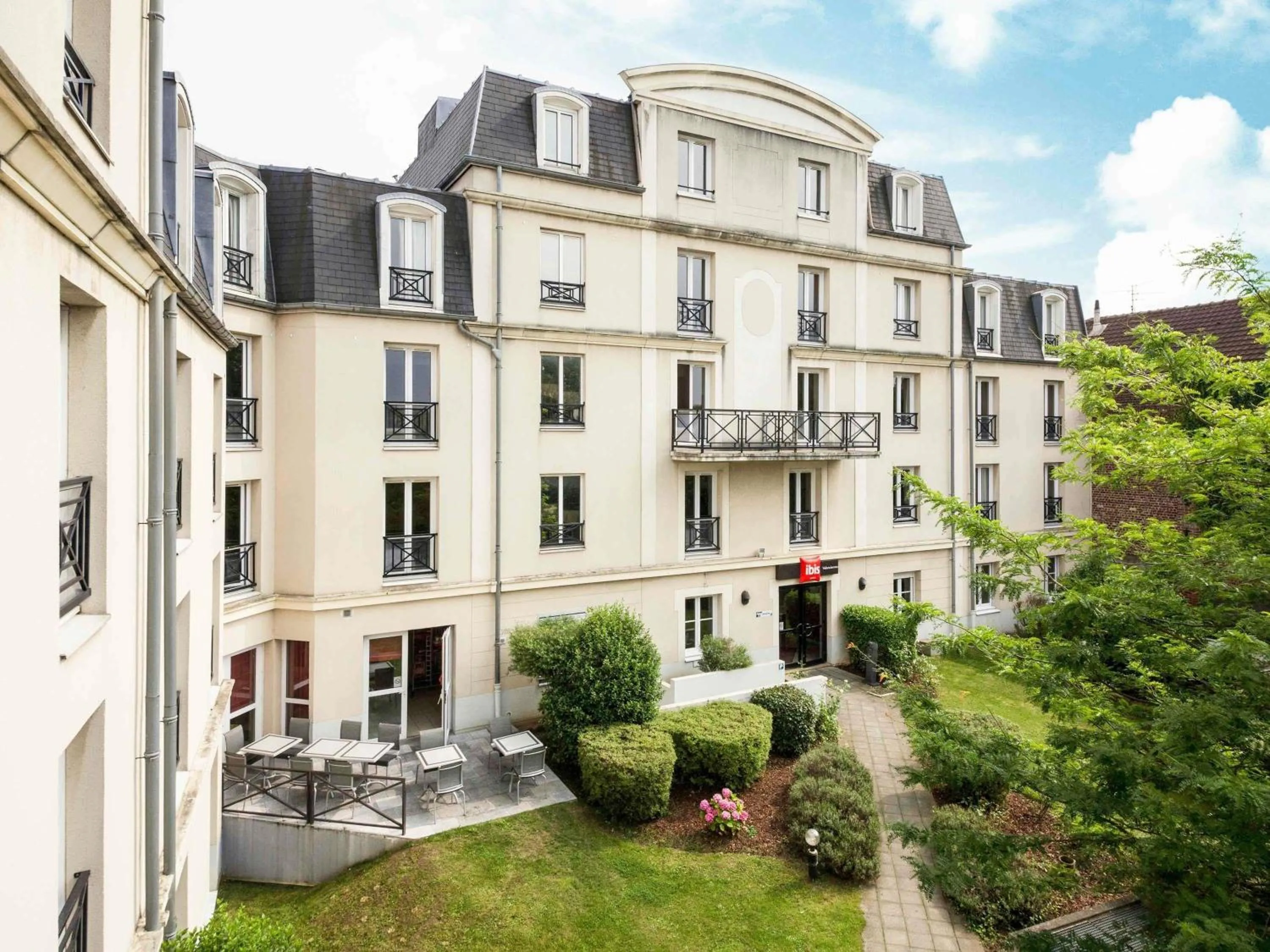 Property building in ibis Valenciennes